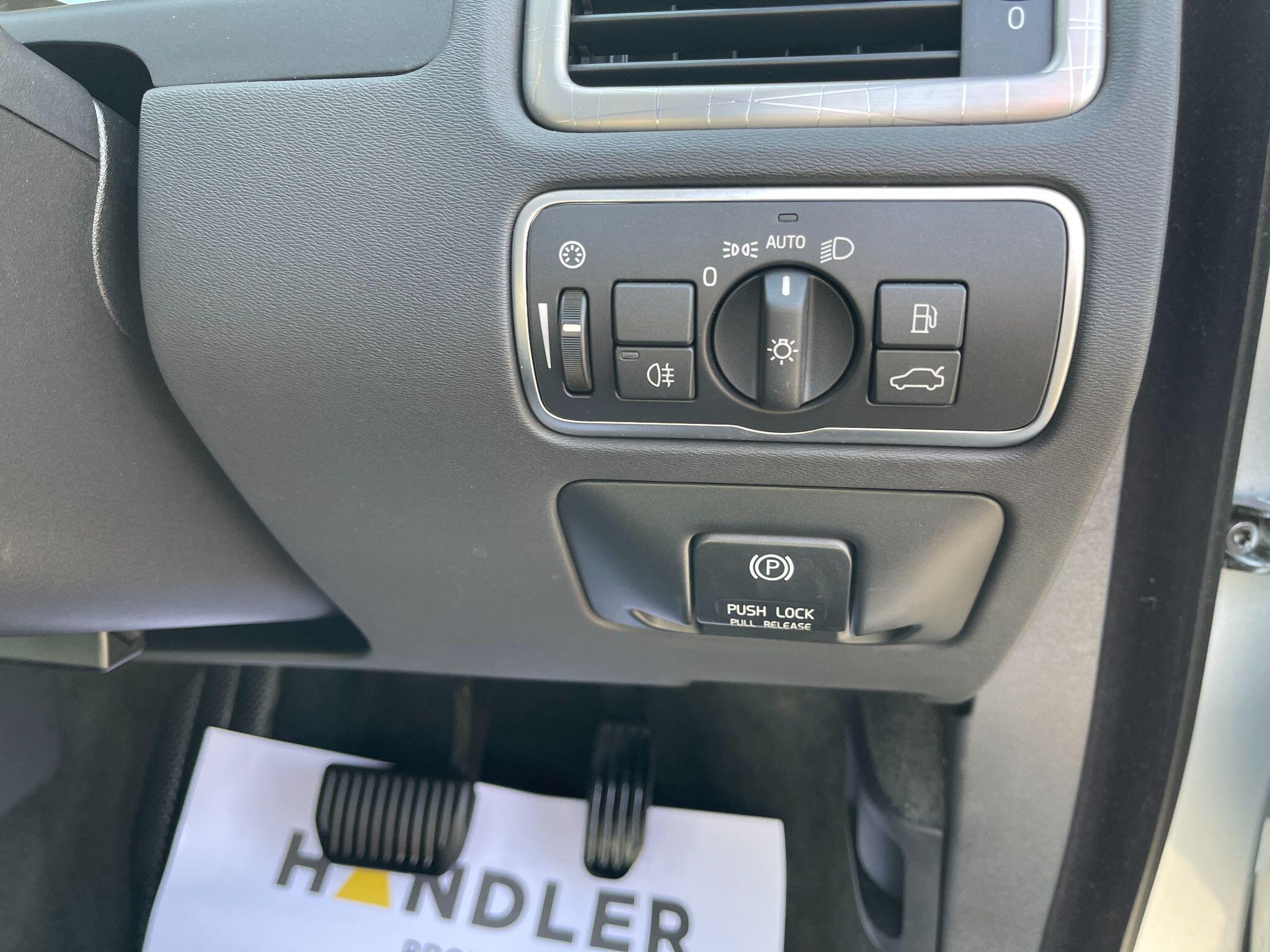 Volvo XC70 view 27
