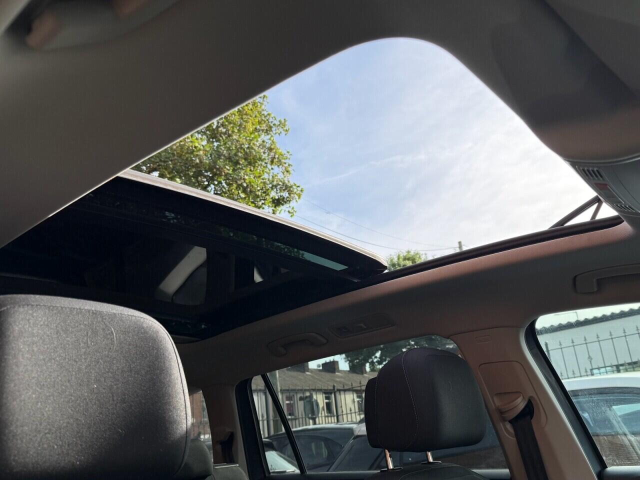 Volkswagen Tiguan Allspace view 3