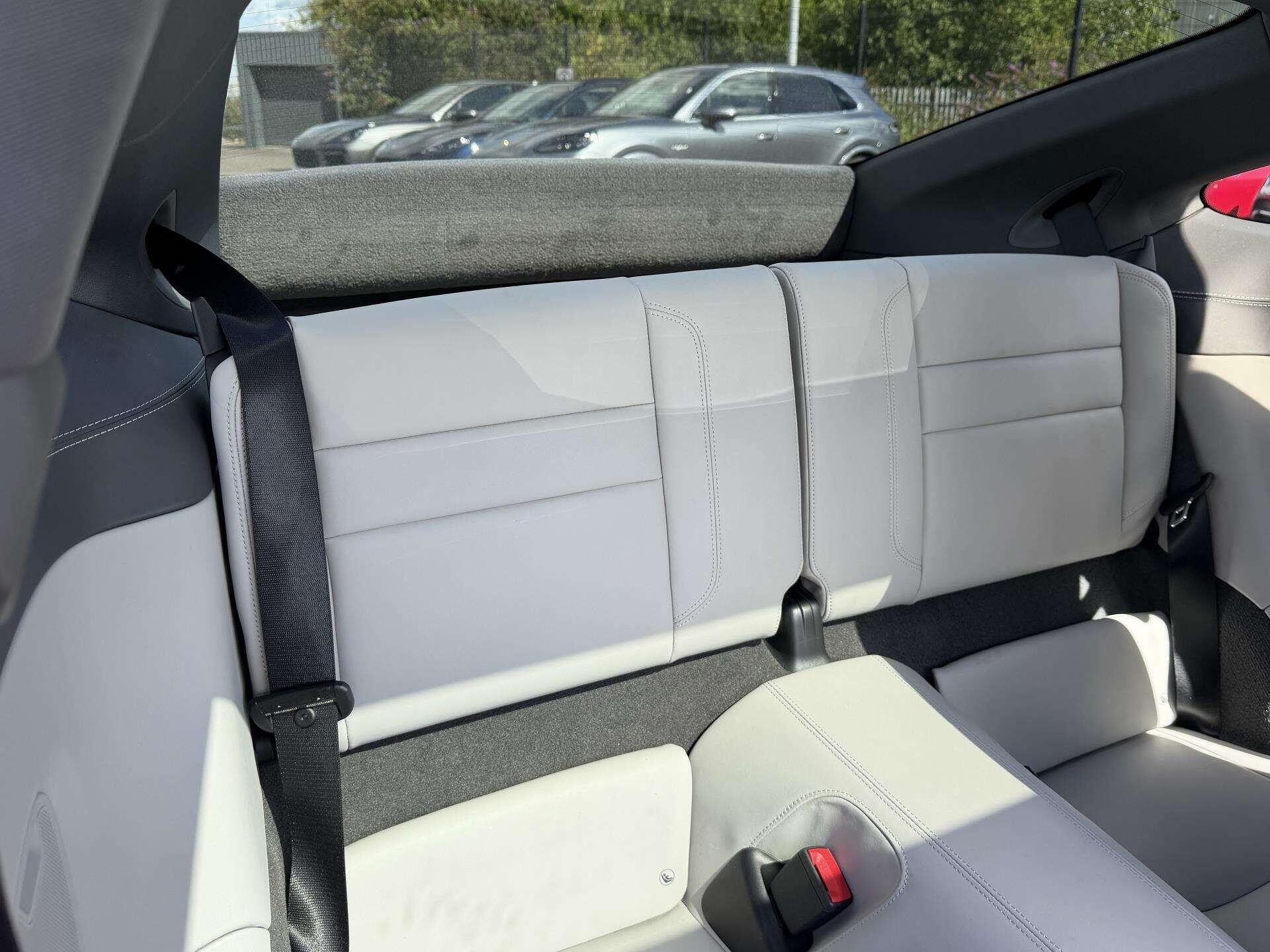 Porsche 911 view 14