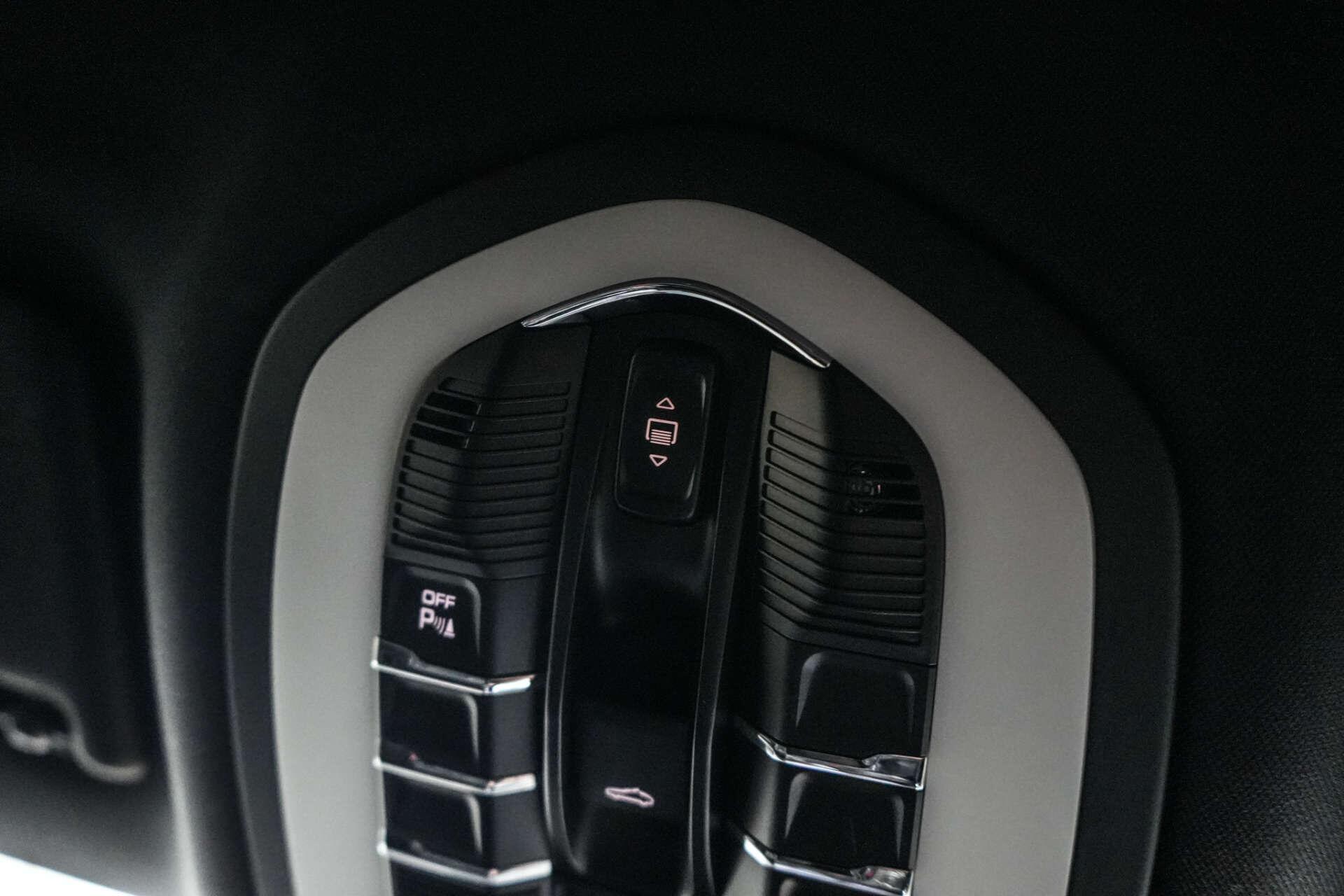 Porsche Macan view 47