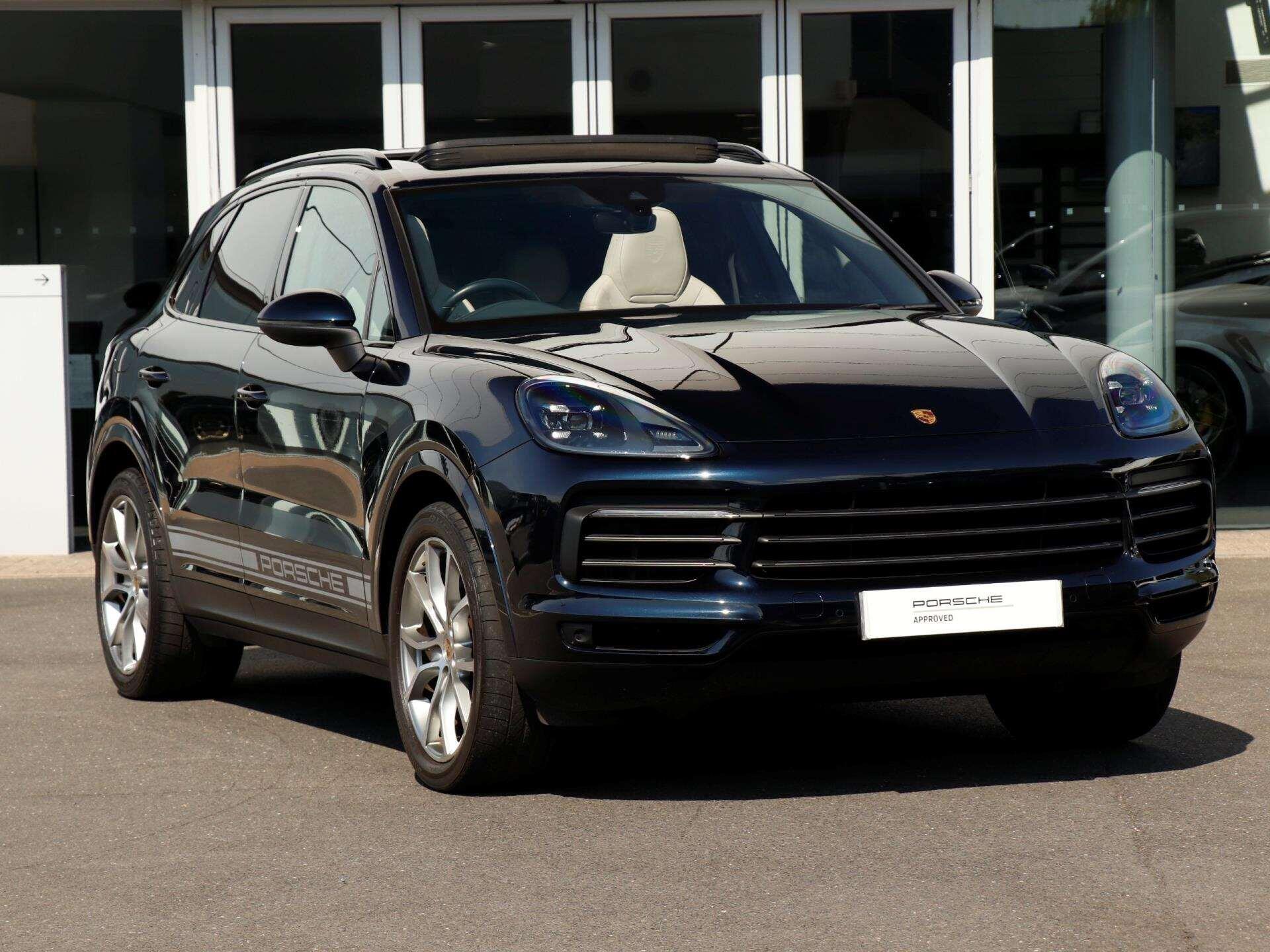 Porsche Cayenne view 36