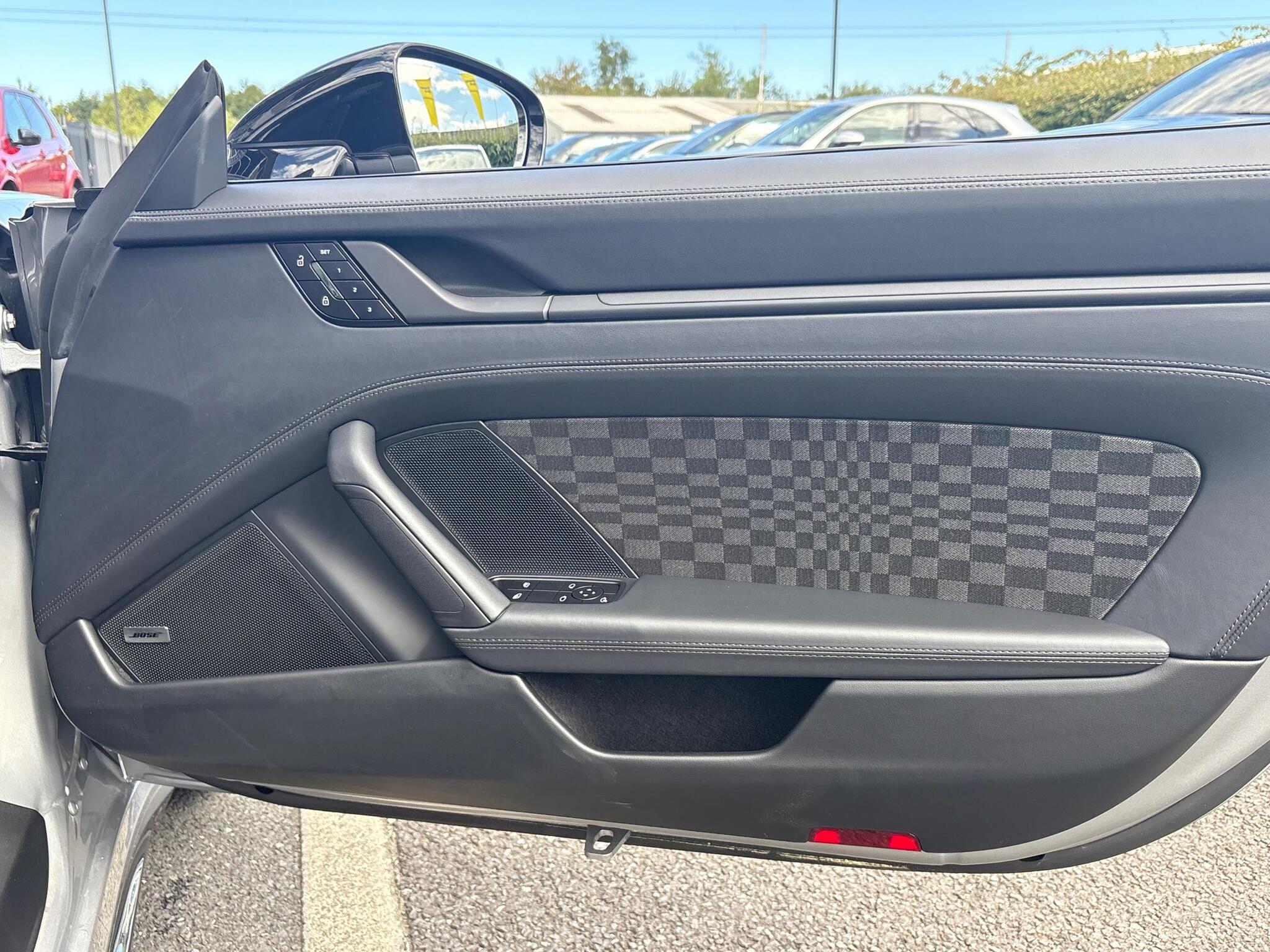 Porsche 911 view 28