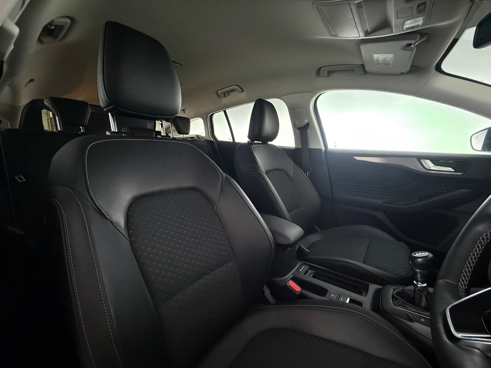 Ford Focus view 28