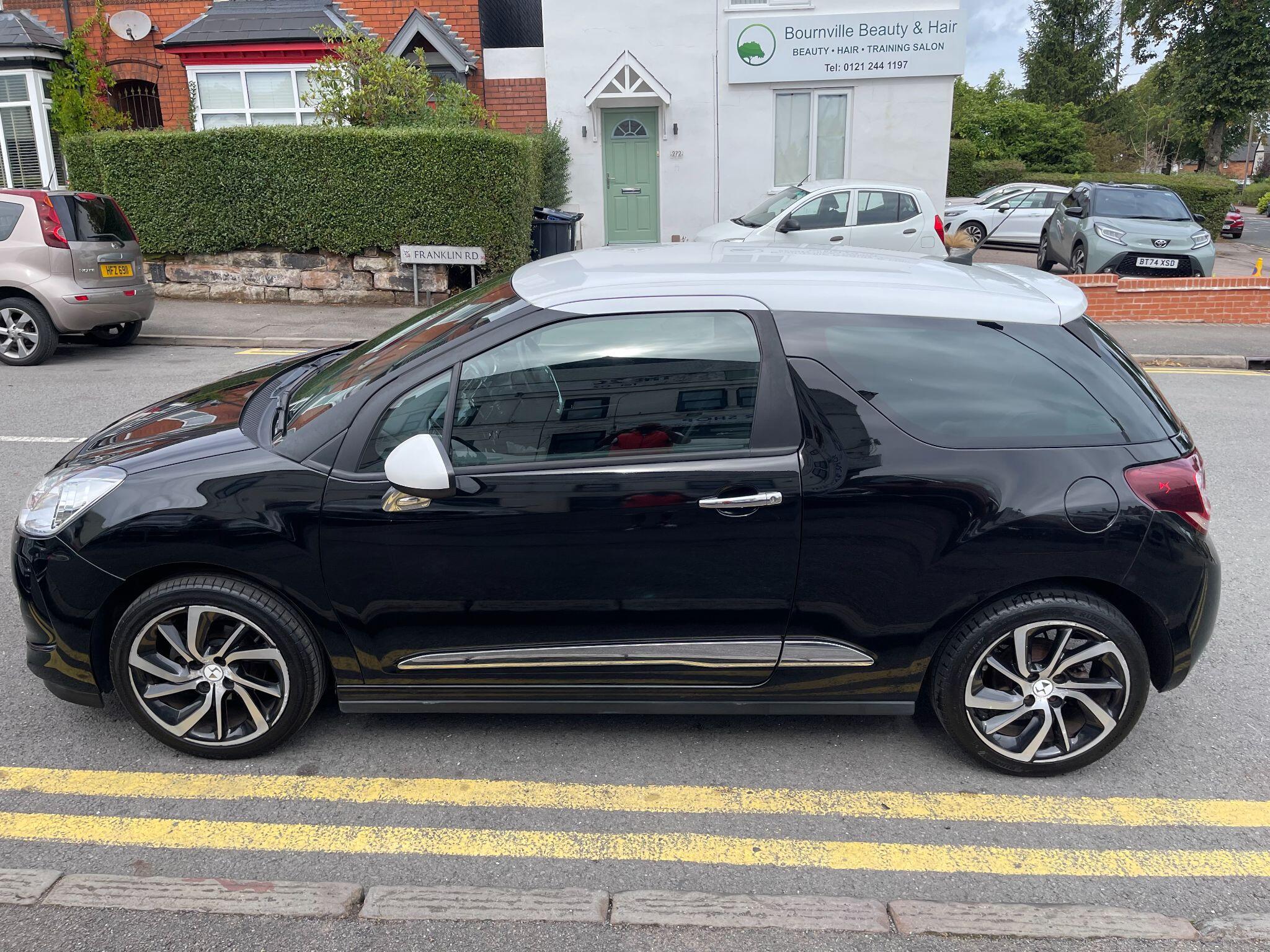DS Automobiles DS 3 view 15