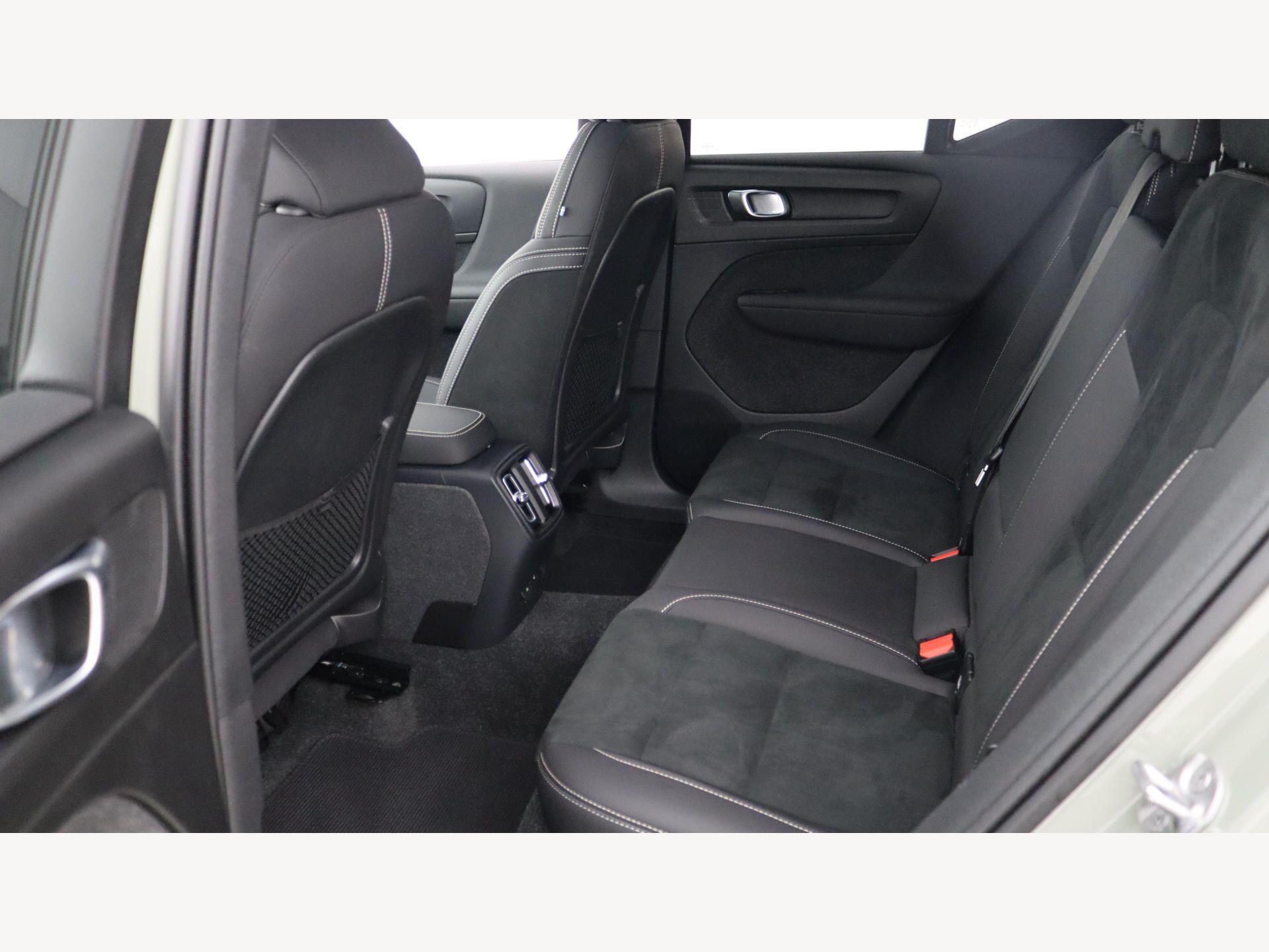 Volvo XC40 view 29