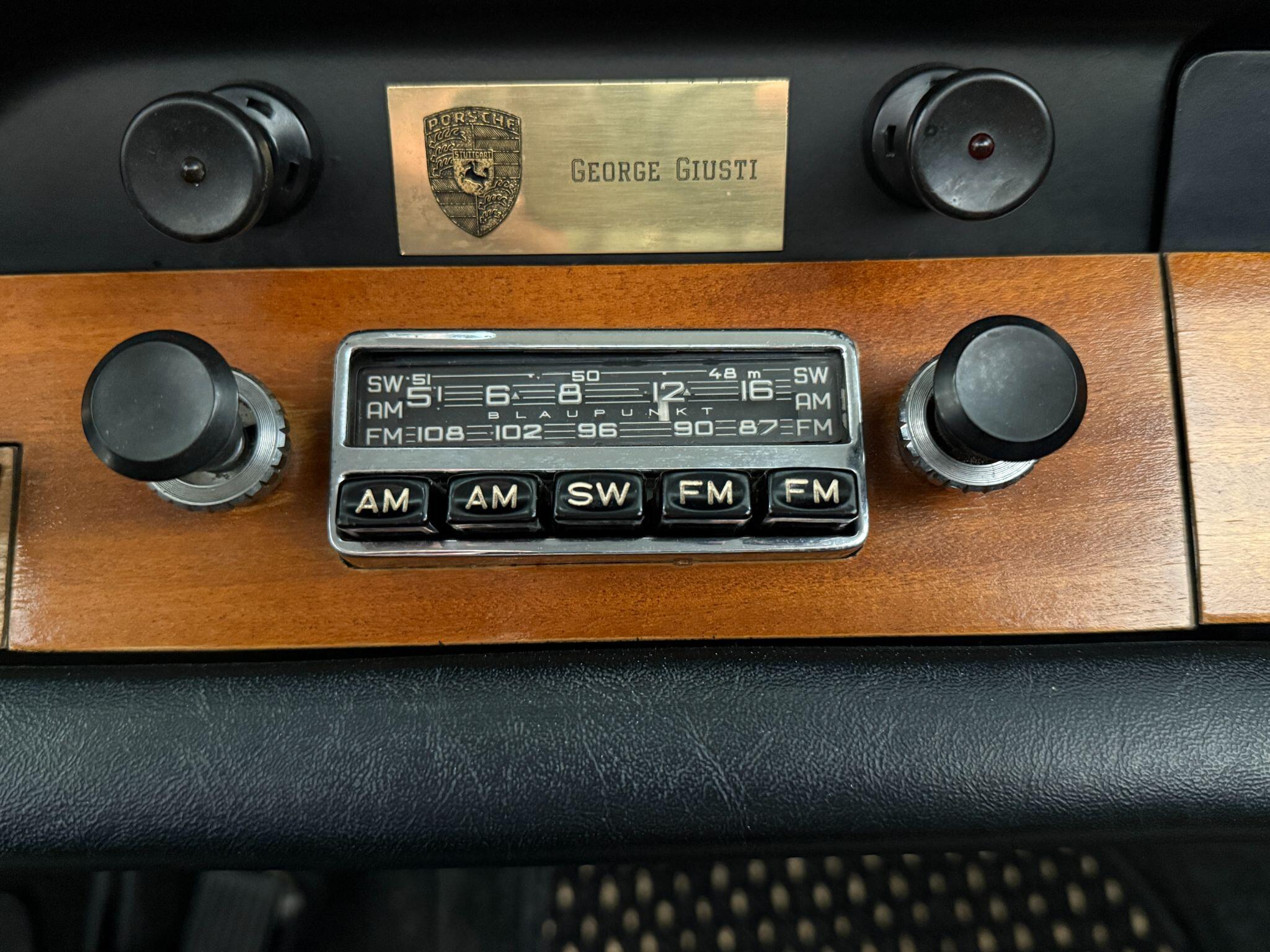 Porsche 911 view 17