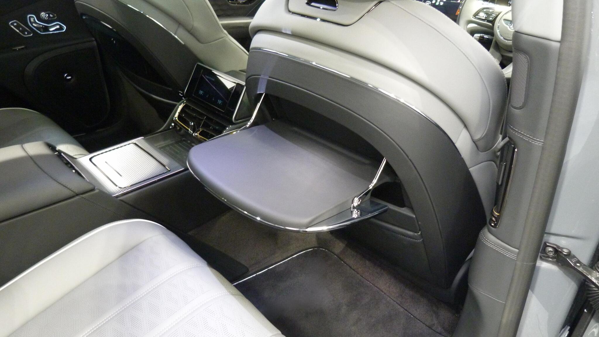 Bentley Flying Spur view 35