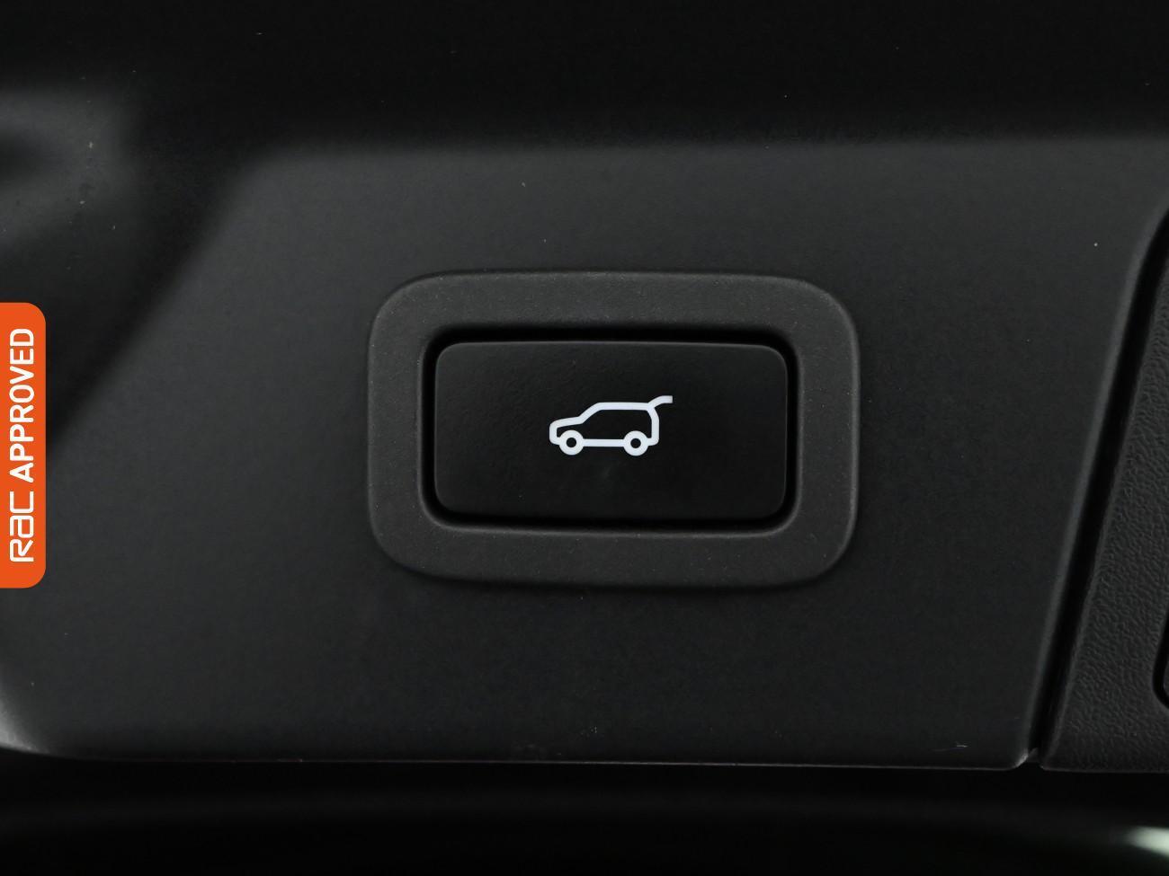 Land Rover Range Rover Velar view 27