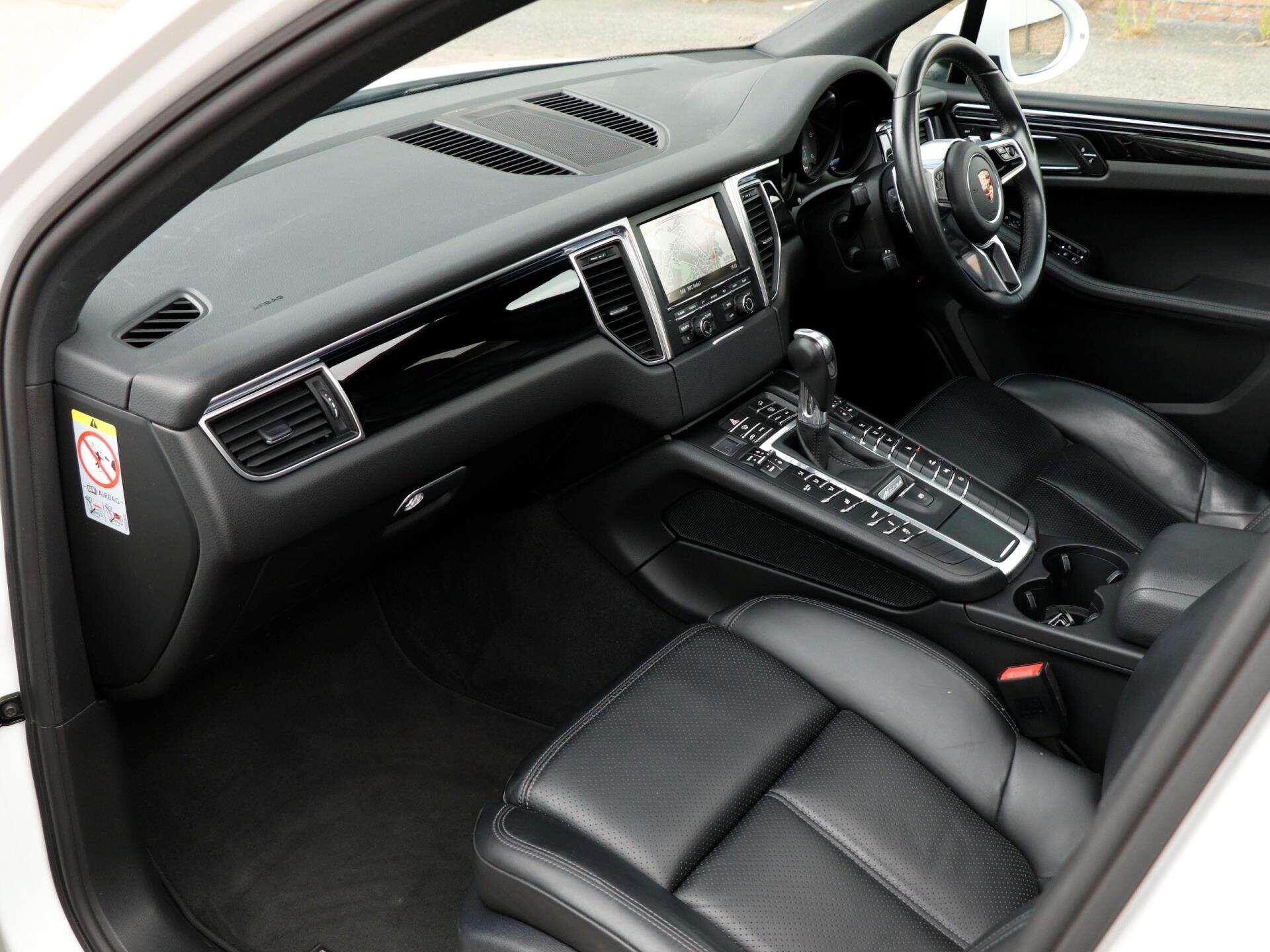 Porsche Macan view 9