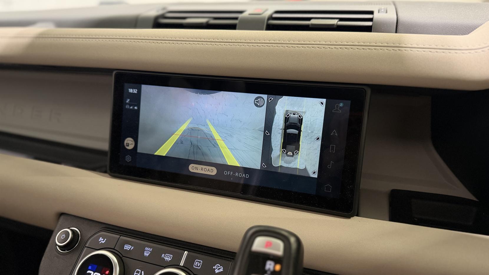 Land Rover Defender view 39