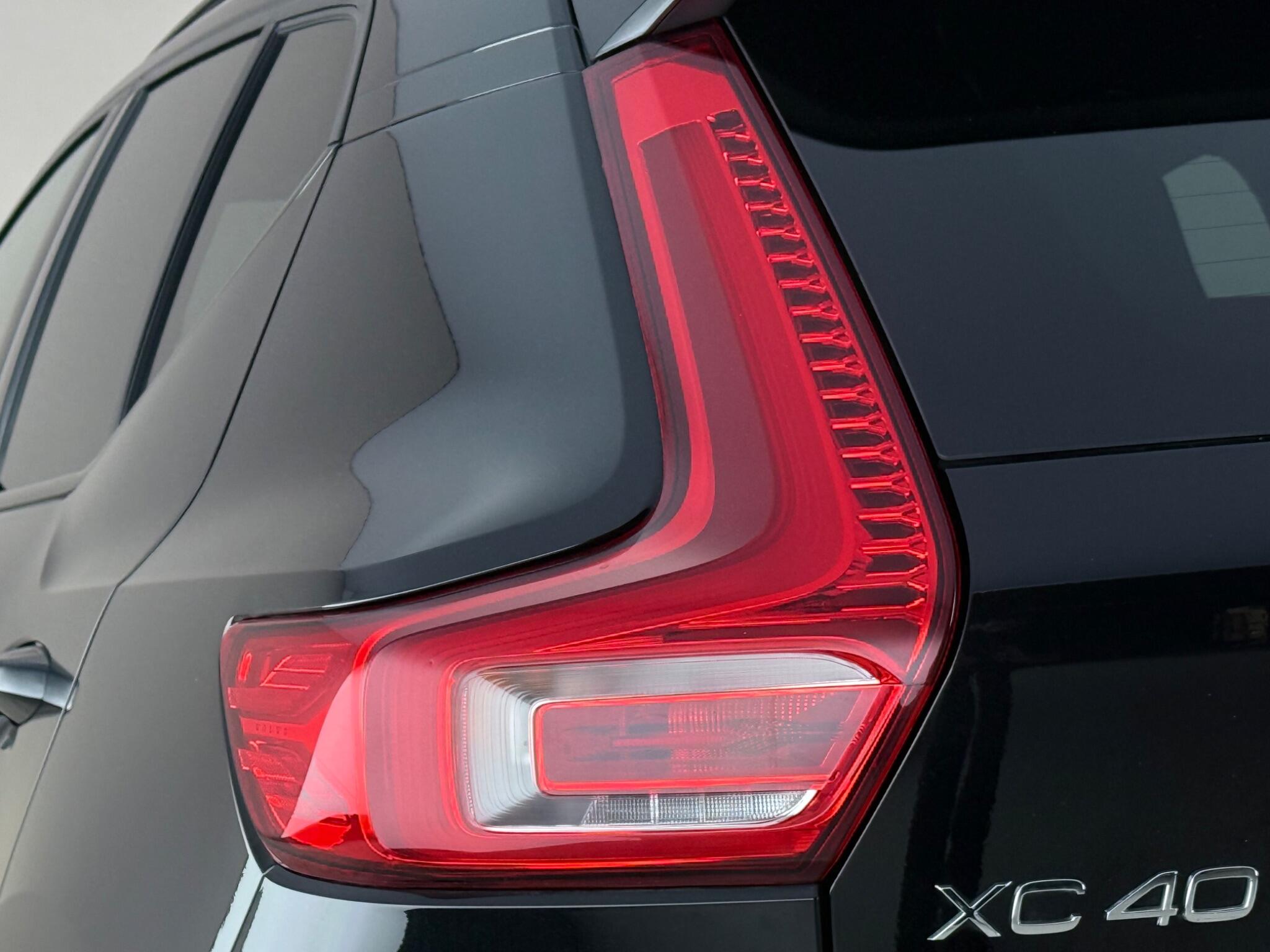 Volvo XC40 view 12