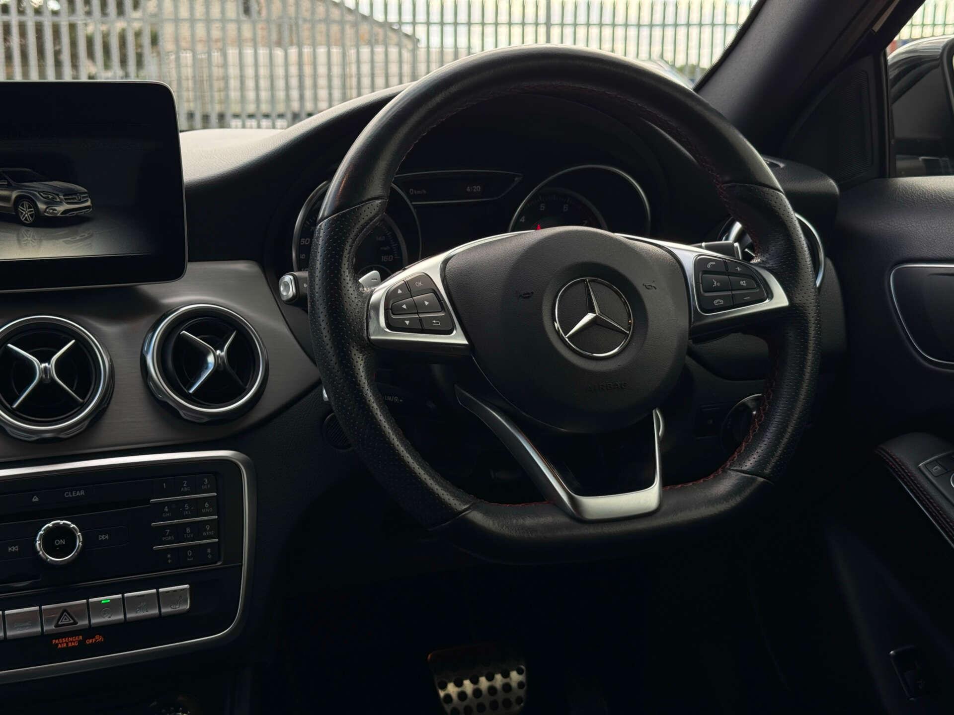 Mercedes-Benz Gla view 53