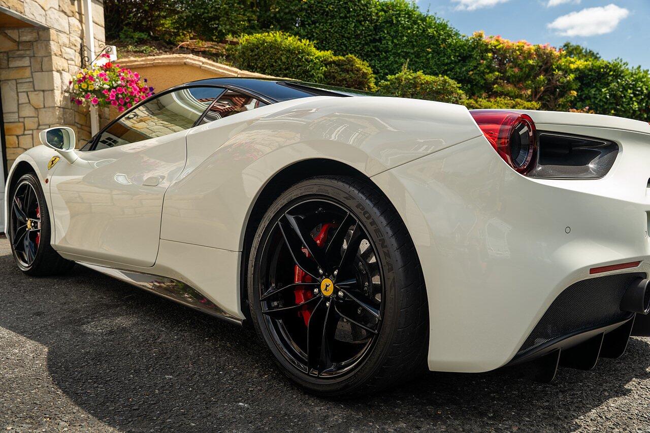 Ferrari 488 view 13