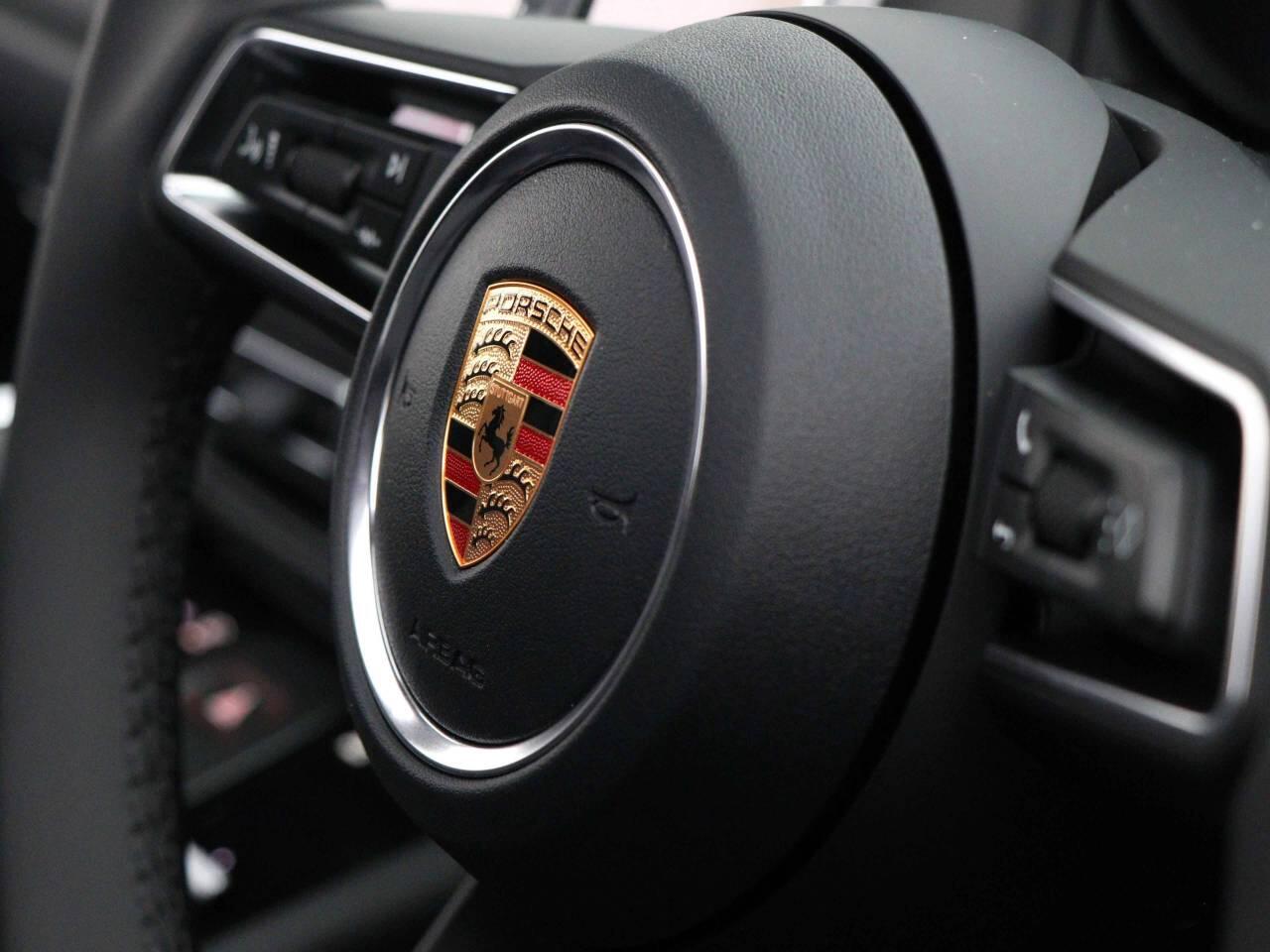 Porsche Macan view 27