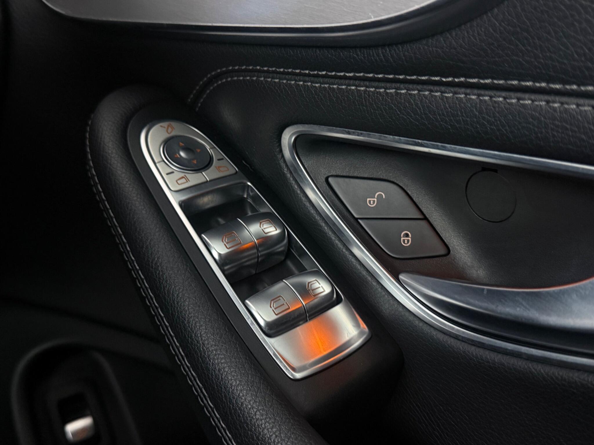 Mercedes-Benz C-Class view 19