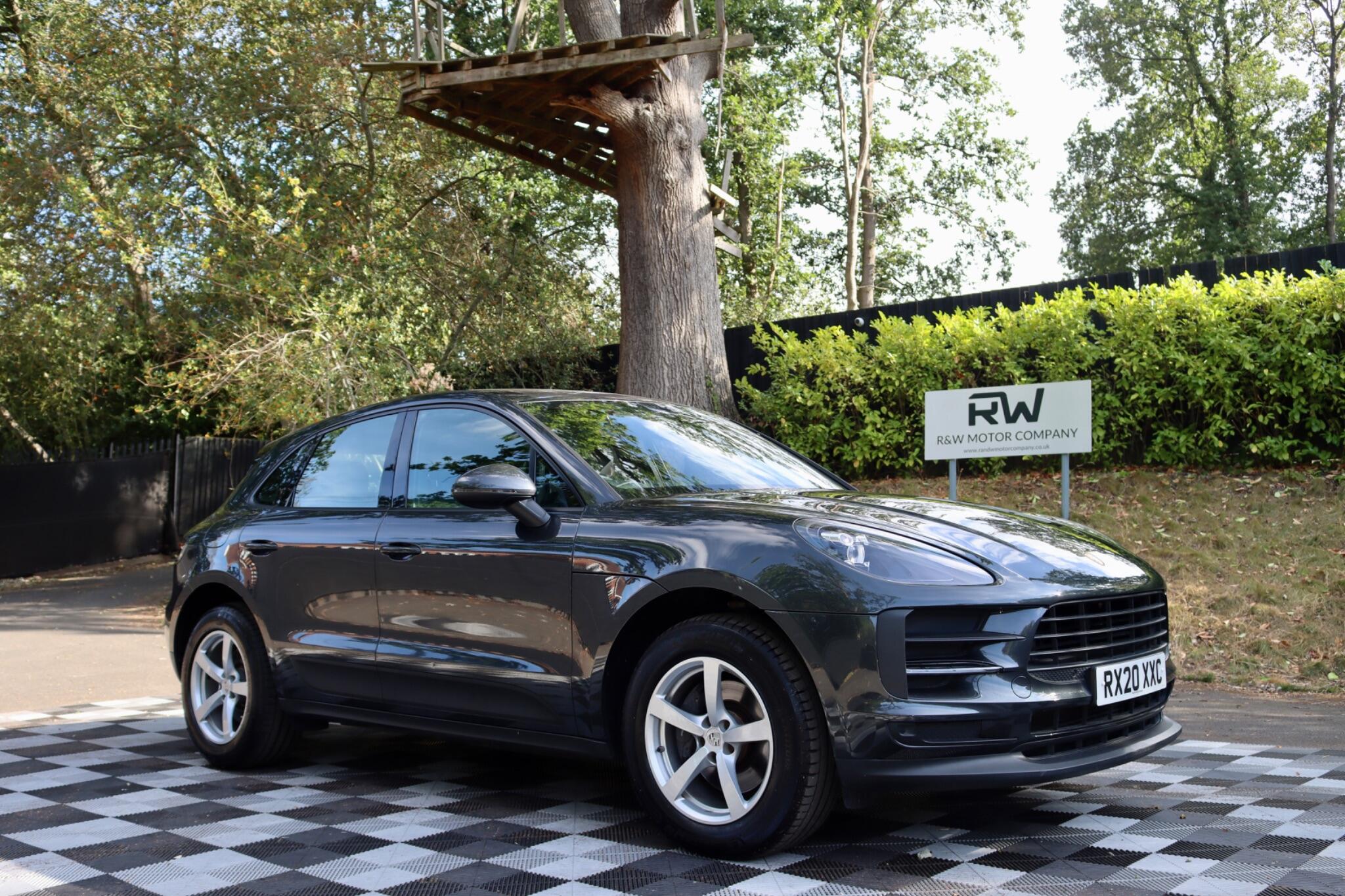 Porsche Macan view 17