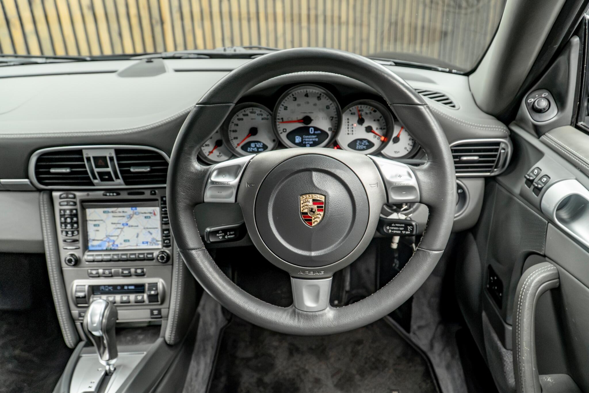 Porsche 911 view 26