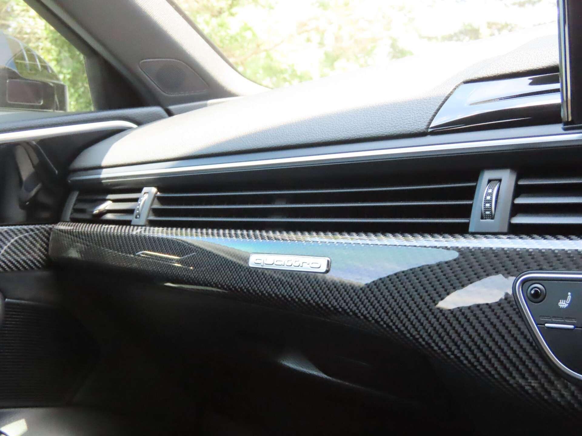 Audi RS4 view 19