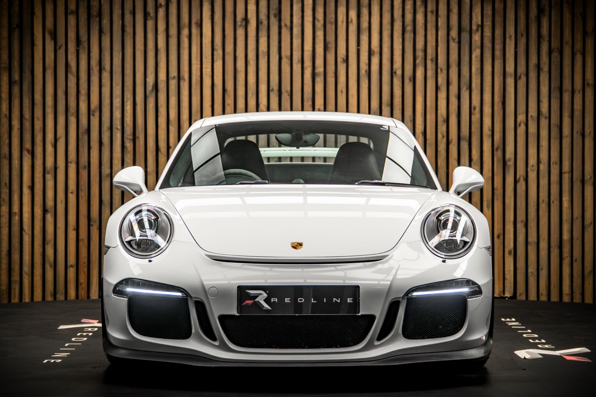 Porsche 911 view 5