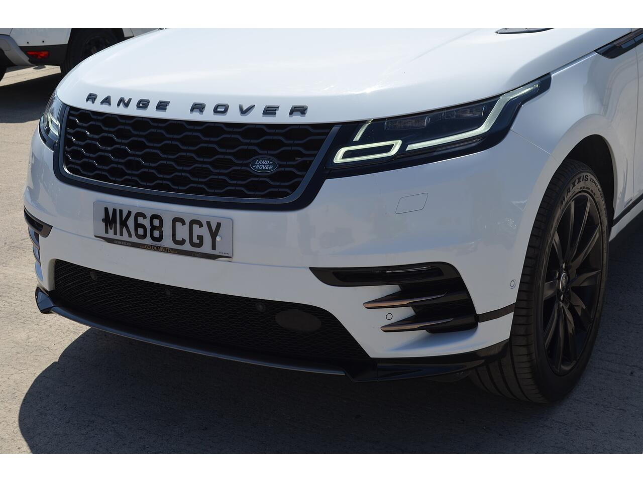 Land Rover Range Rover Velar view 41