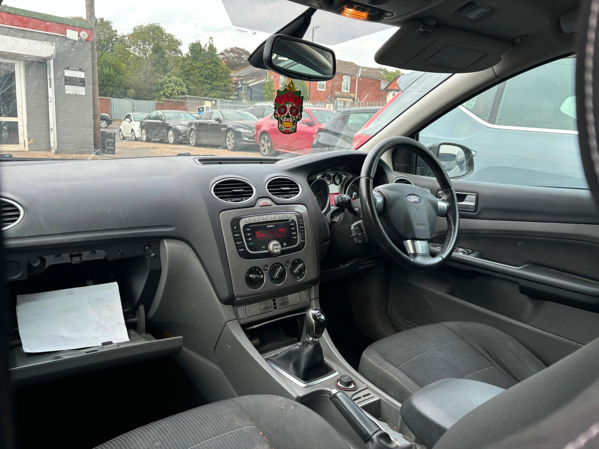 Ford Focus view 8