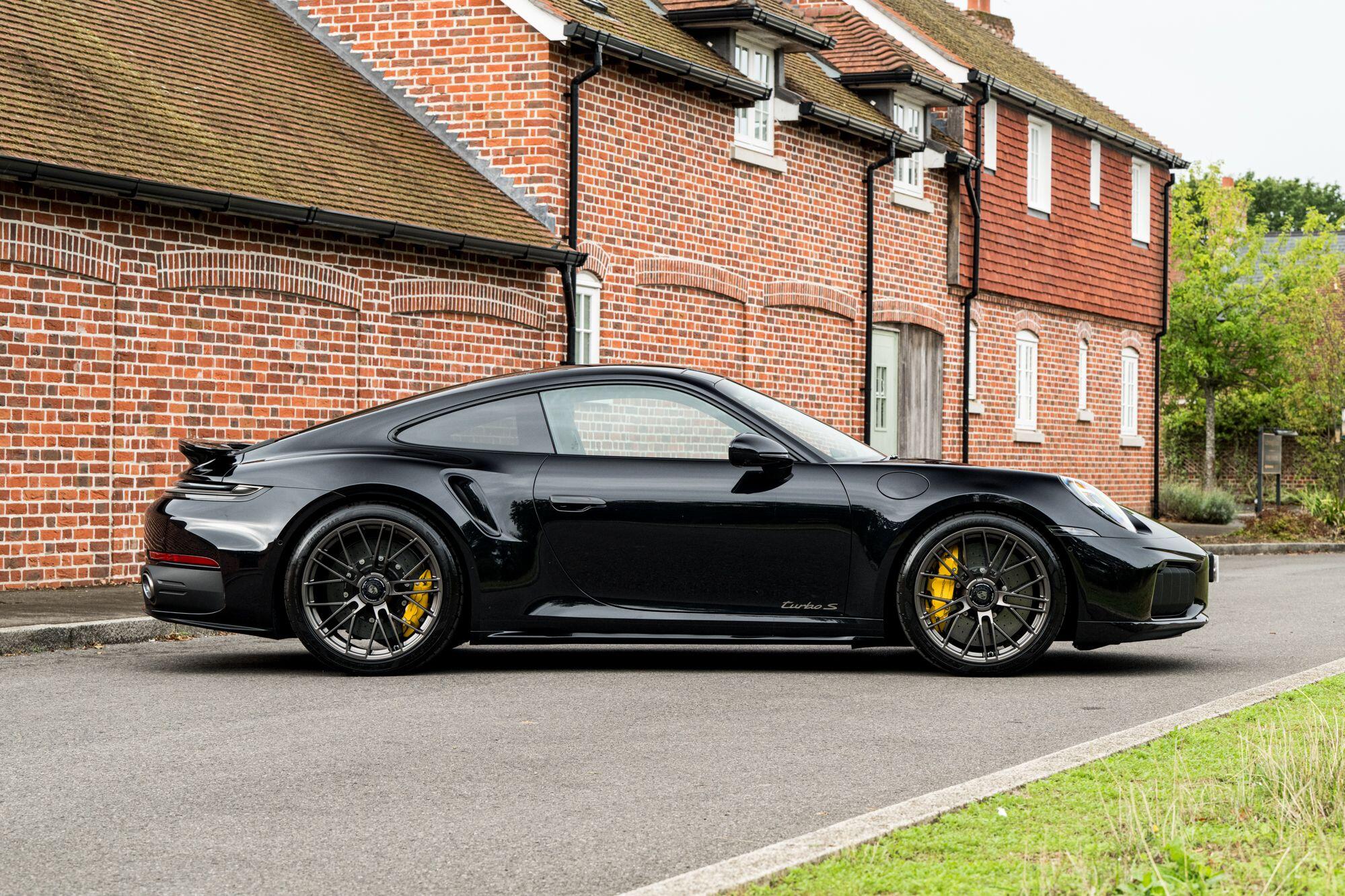 Porsche 911 view 9
