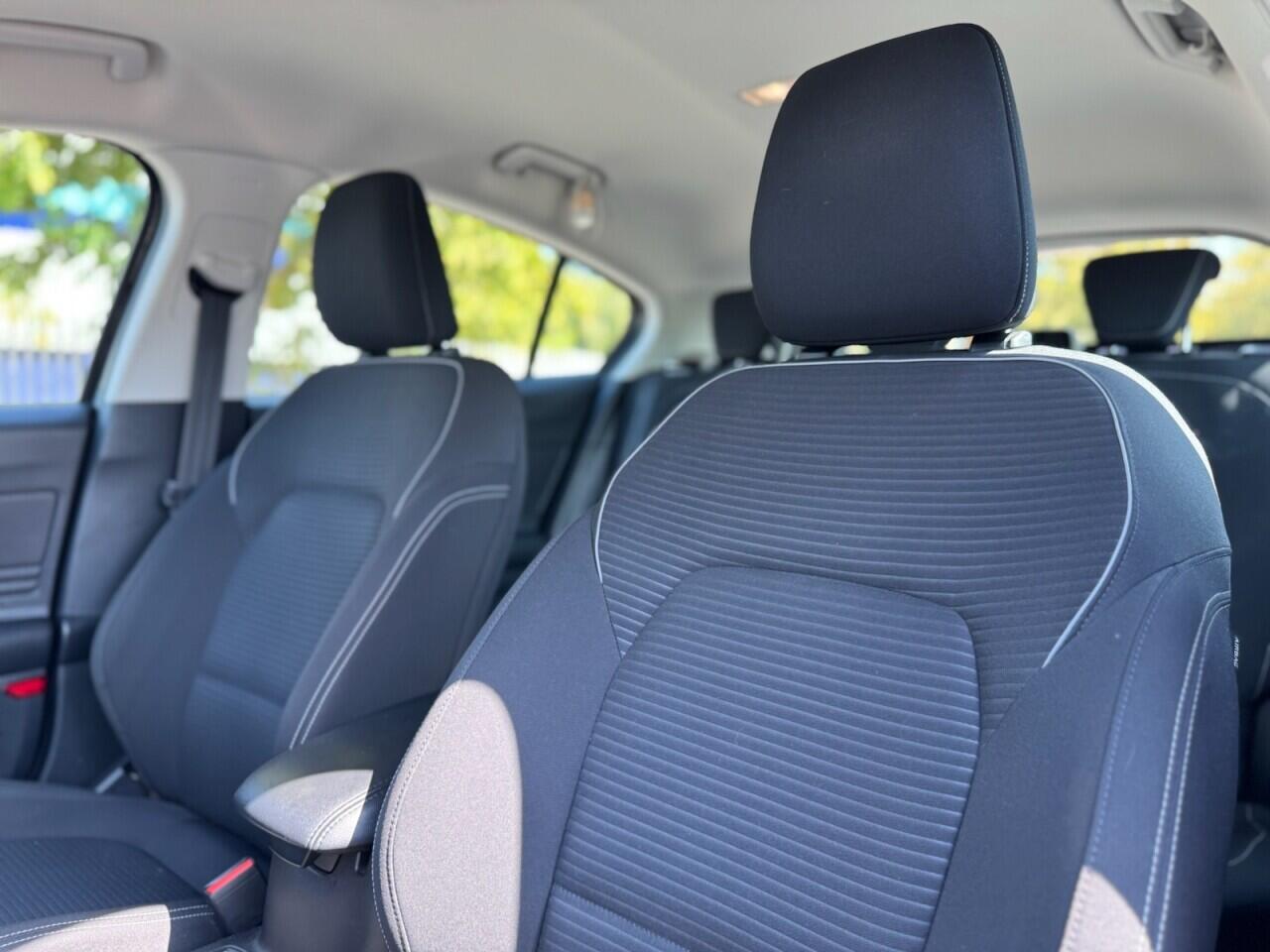 Ford Focus view 28