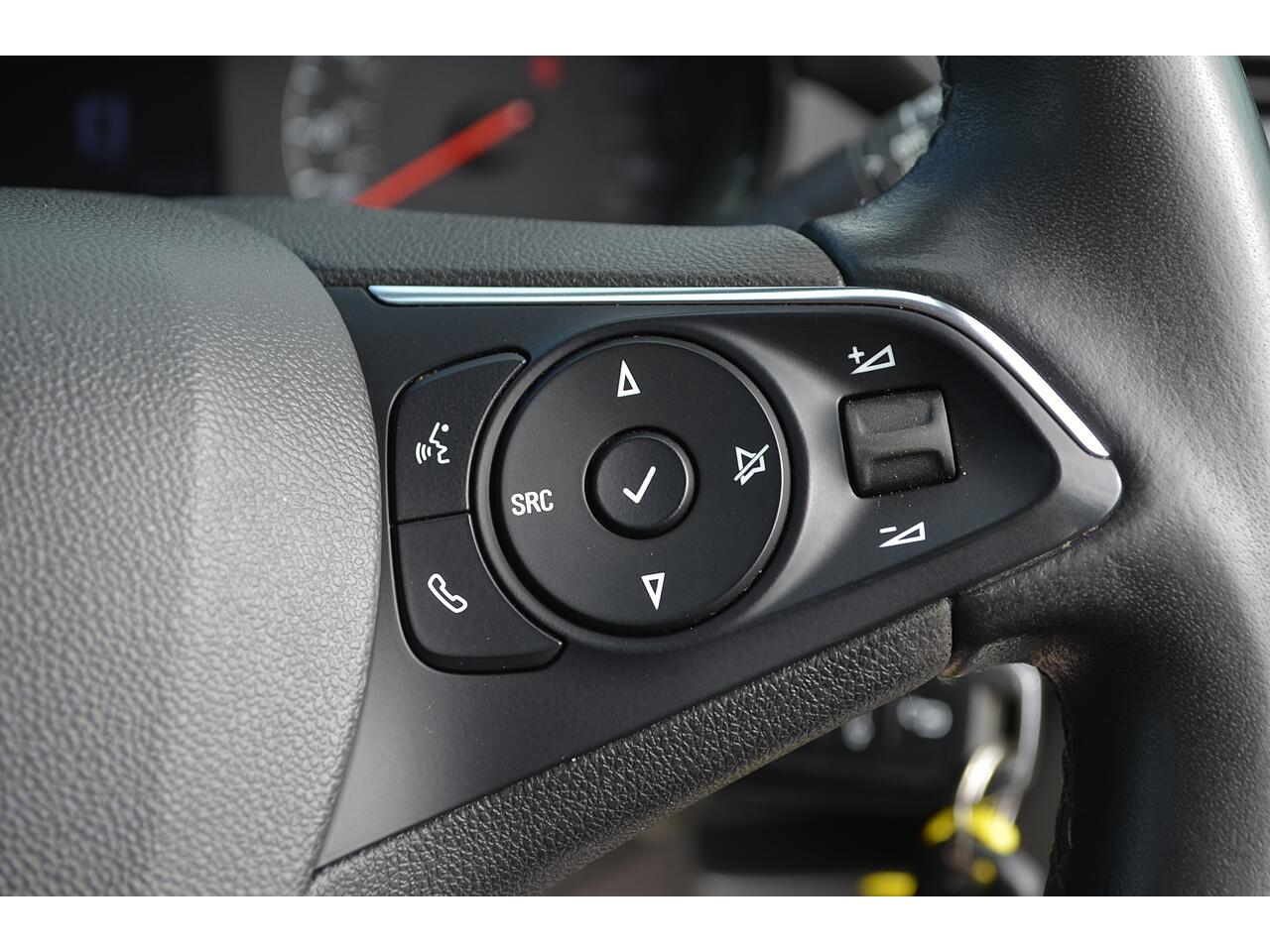 Vauxhall Crossland X view 26