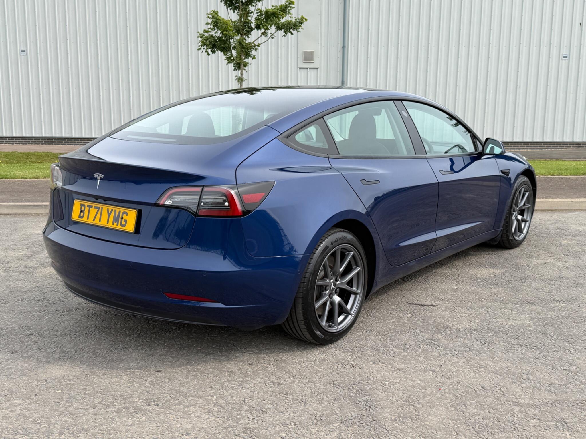 Tesla Model 3 view 34