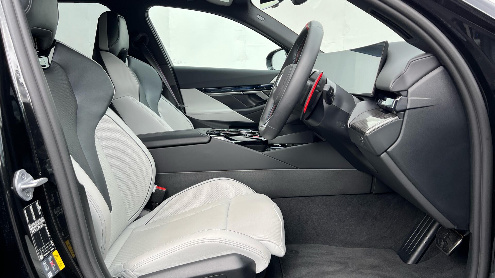BMW M5 view 11