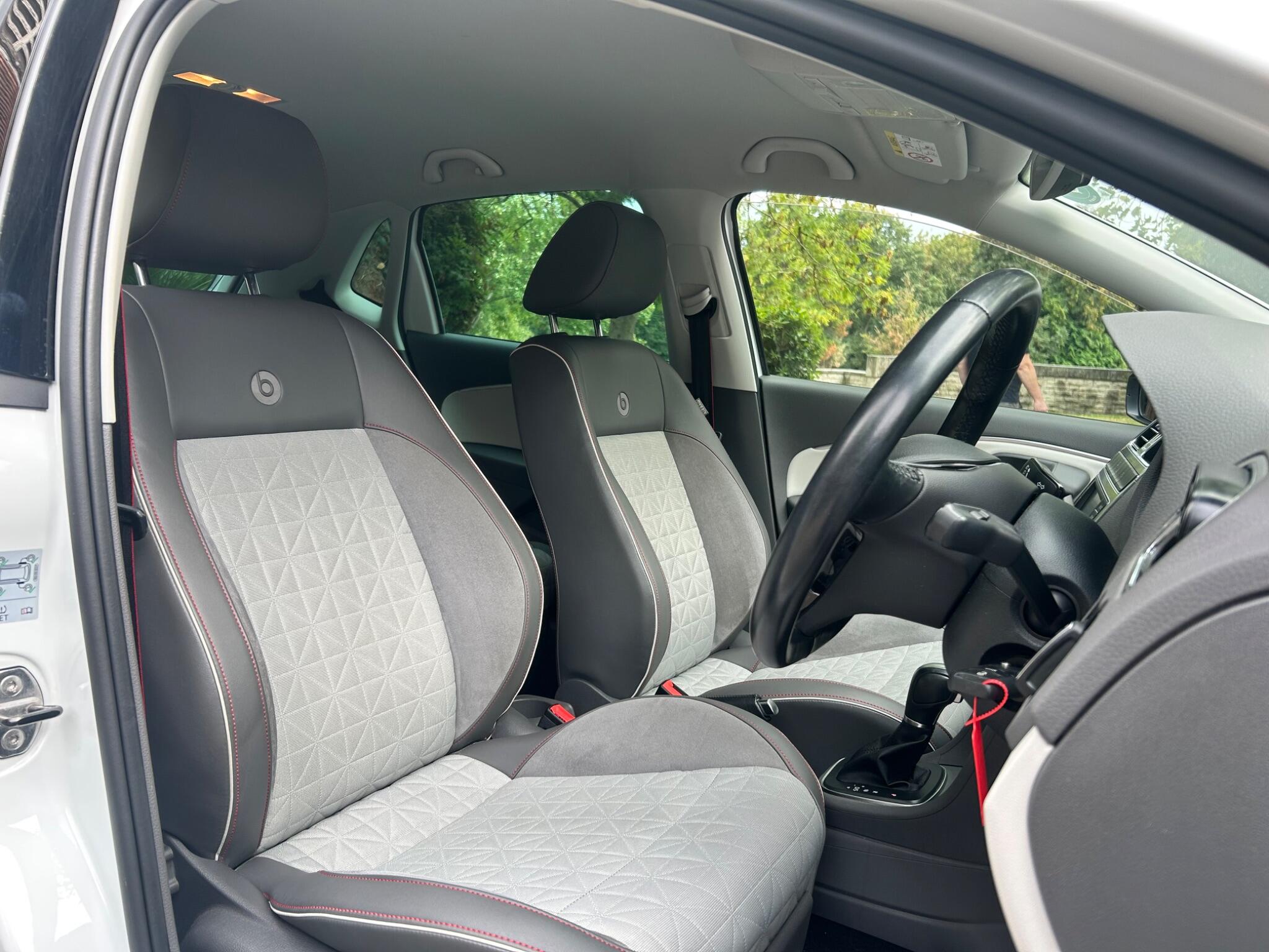Volkswagen Polo view 5