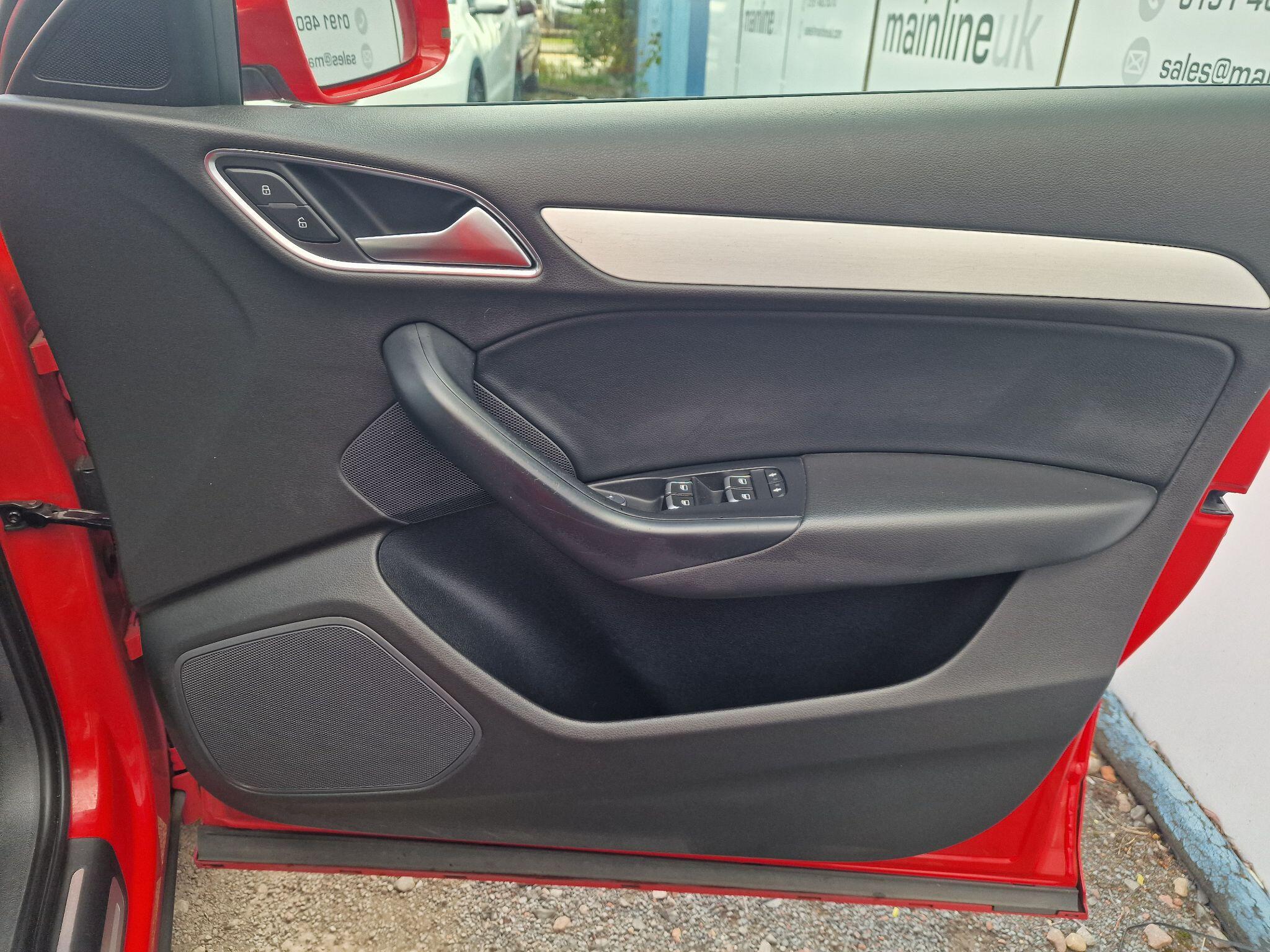 Audi Q3 view 42