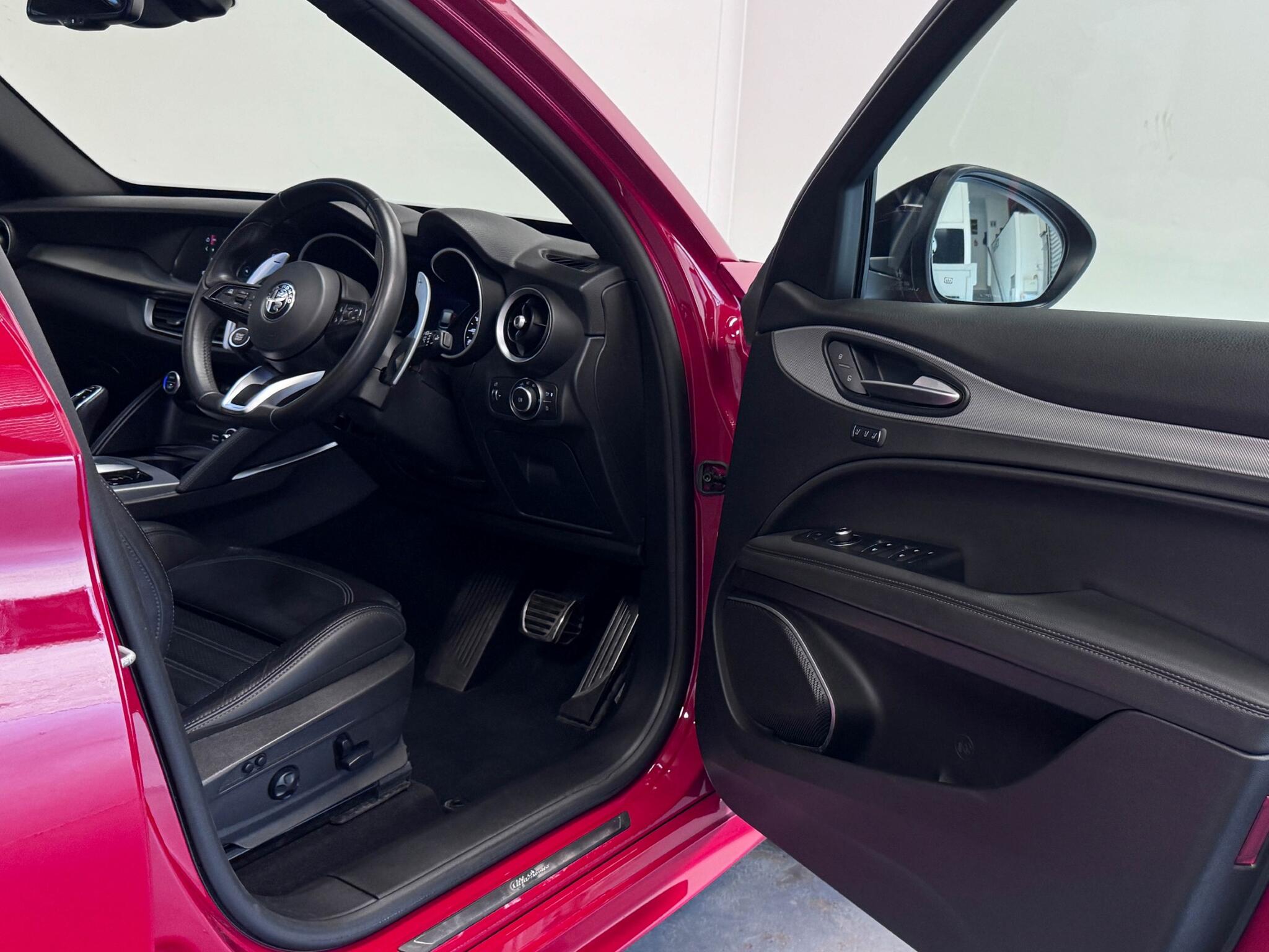 Alfa Romeo Stelvio view 32