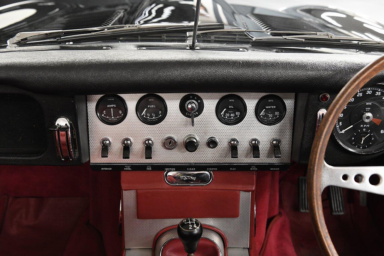 Jaguar E-Type view 14