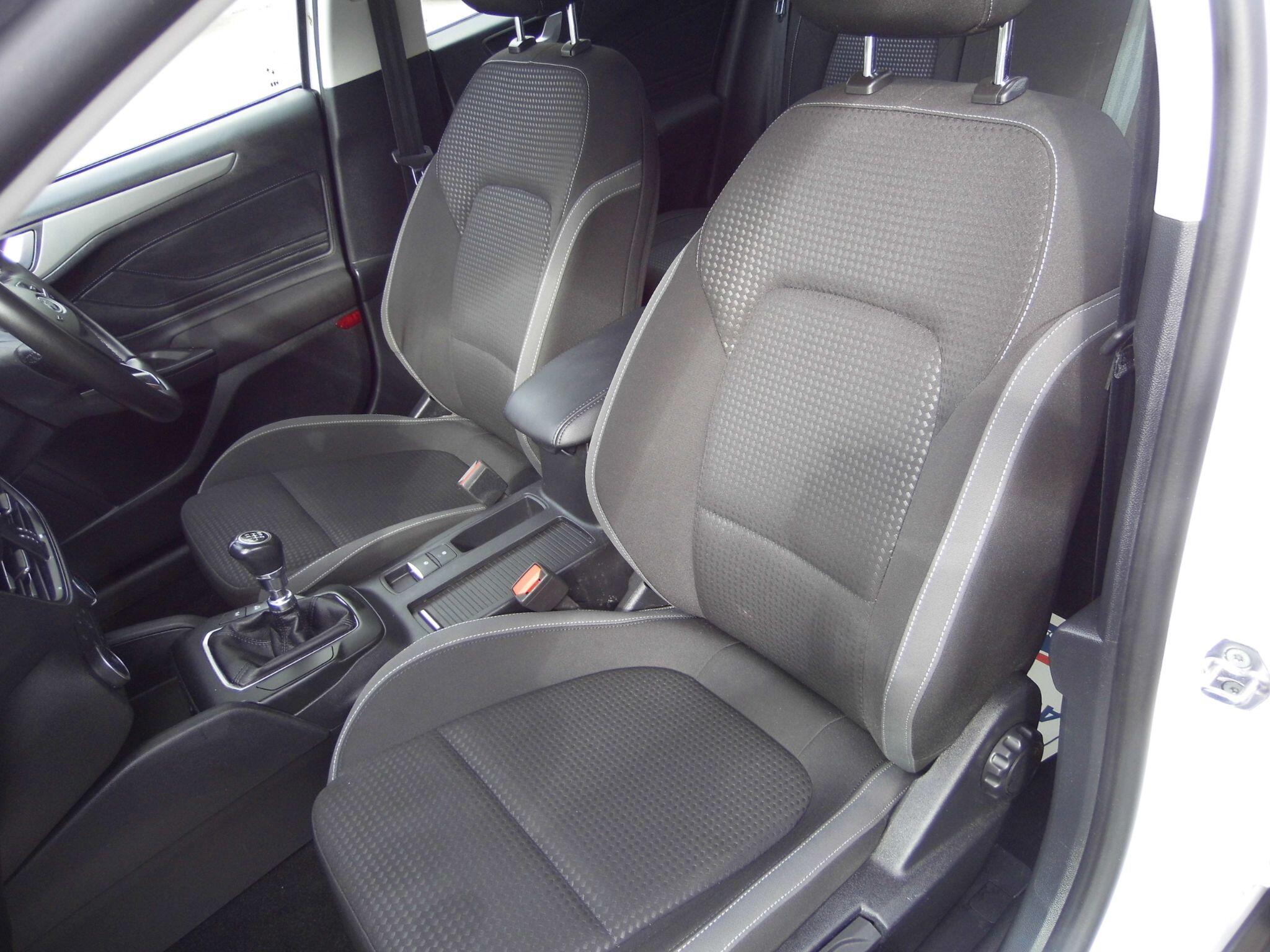 Ford Focus view 29