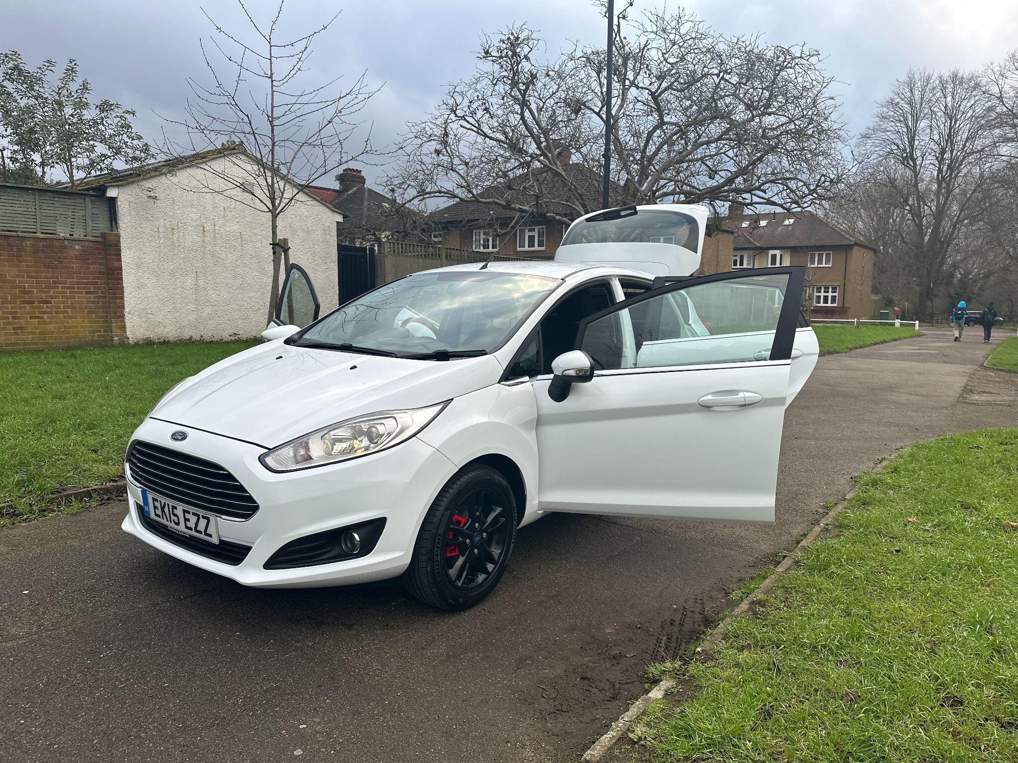 2015 Ford Fiesta image 36