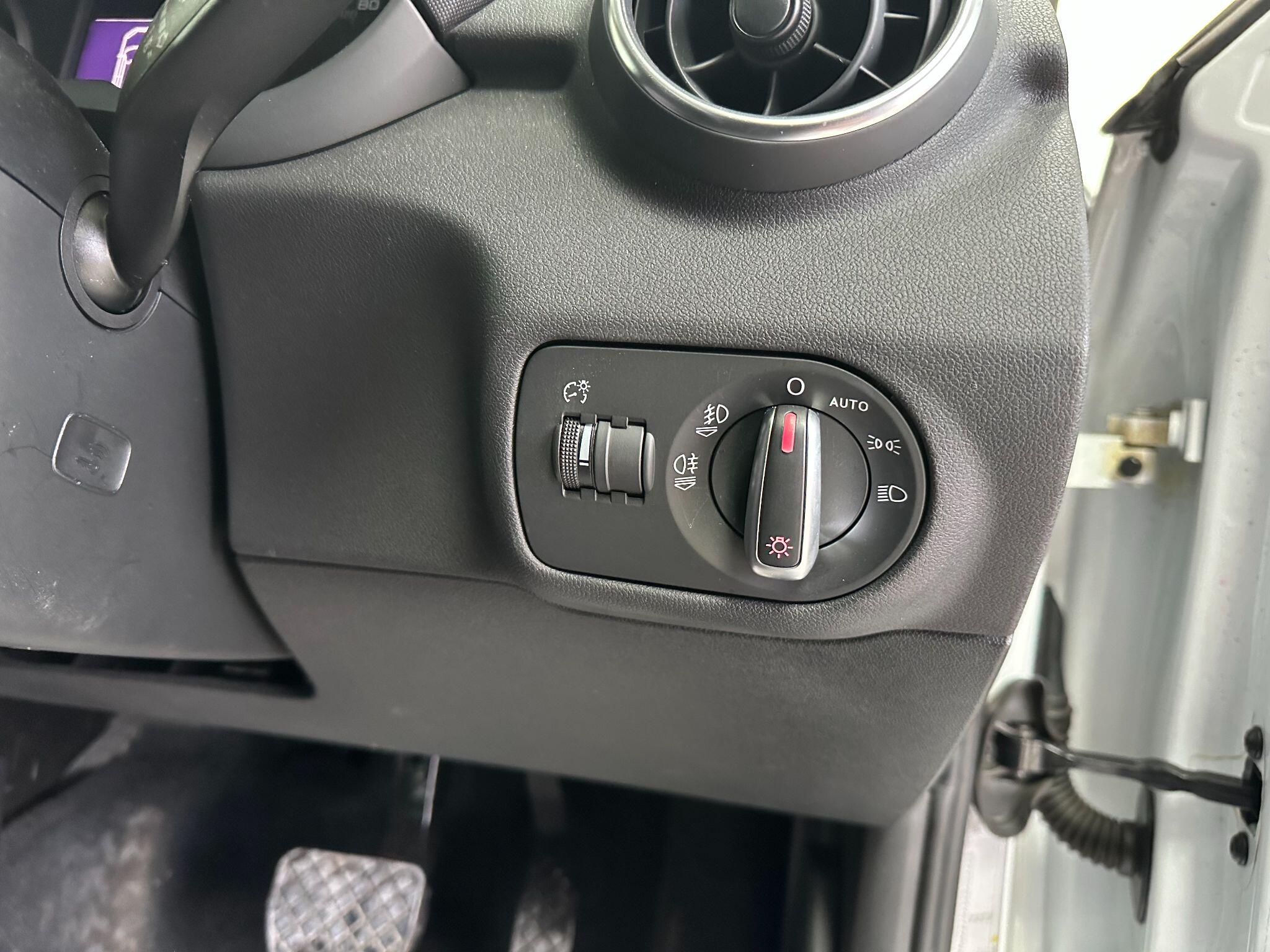 2014 Audi A1 image 30