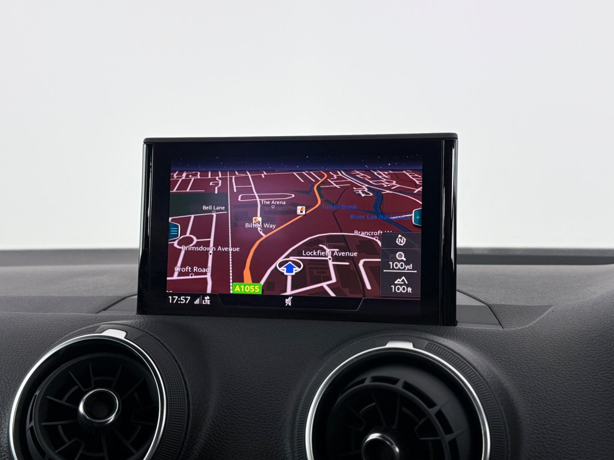Audi Q2 view 27