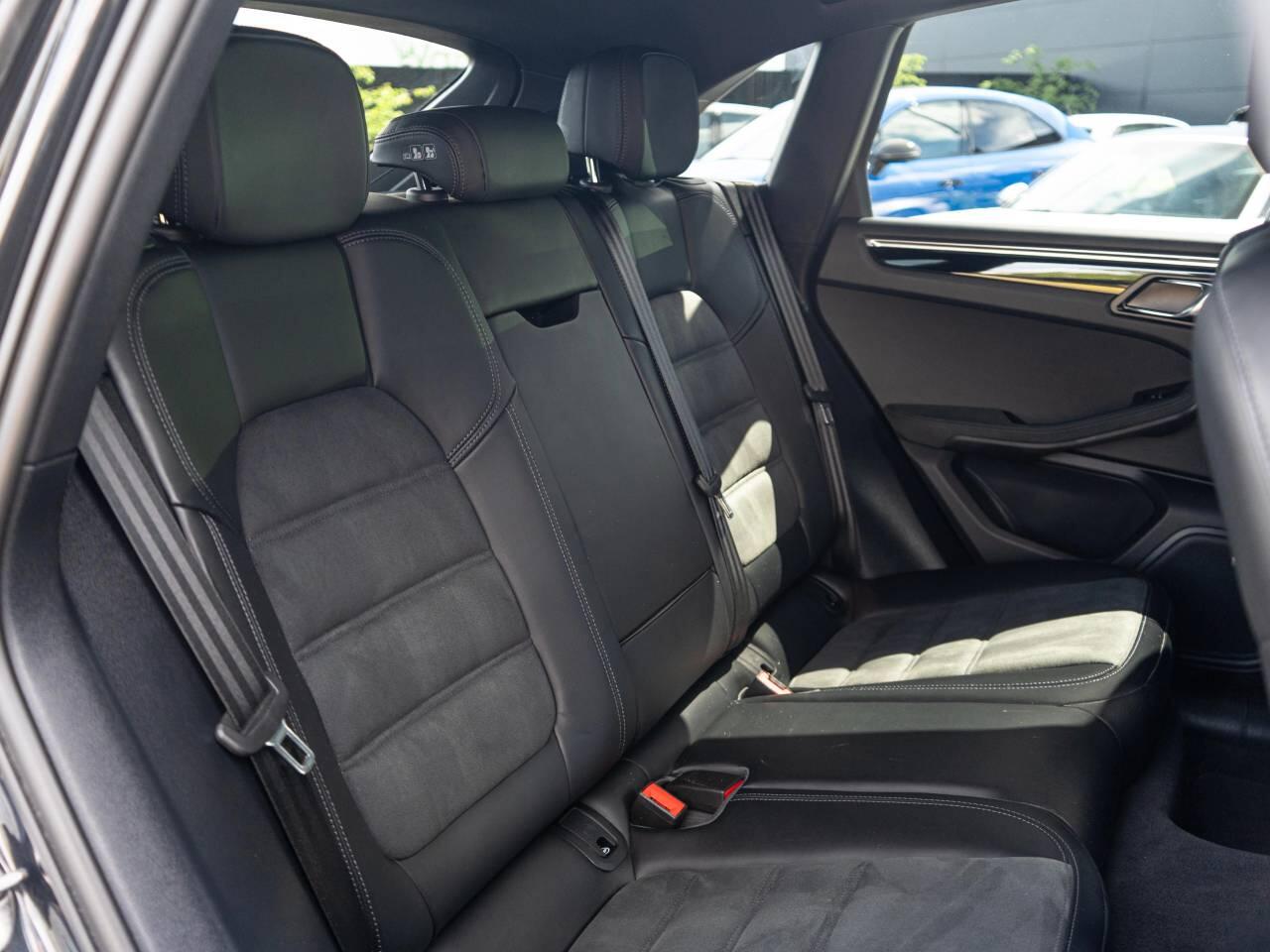 Porsche Macan view 39