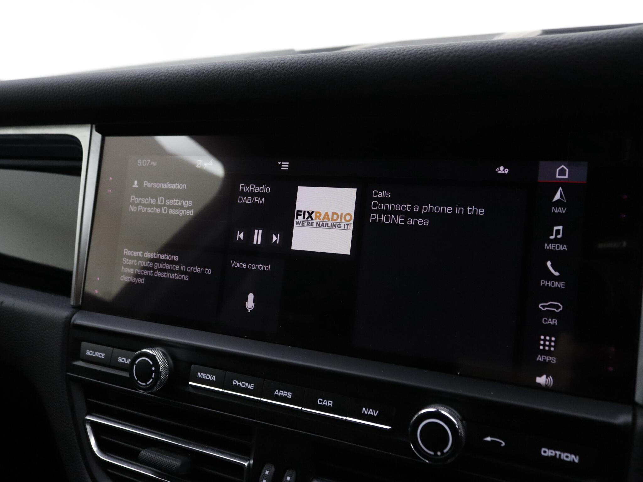 Porsche Macan view 31