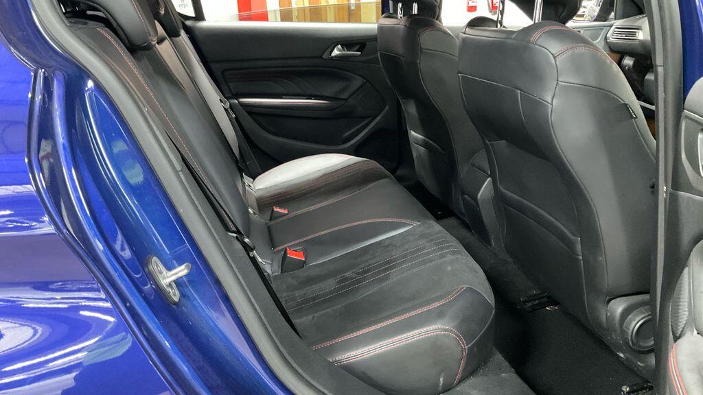 Peugeot 308 view 3