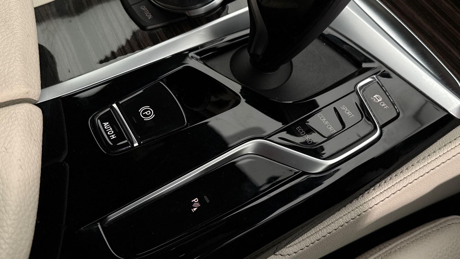 BMW 5 Series view 20