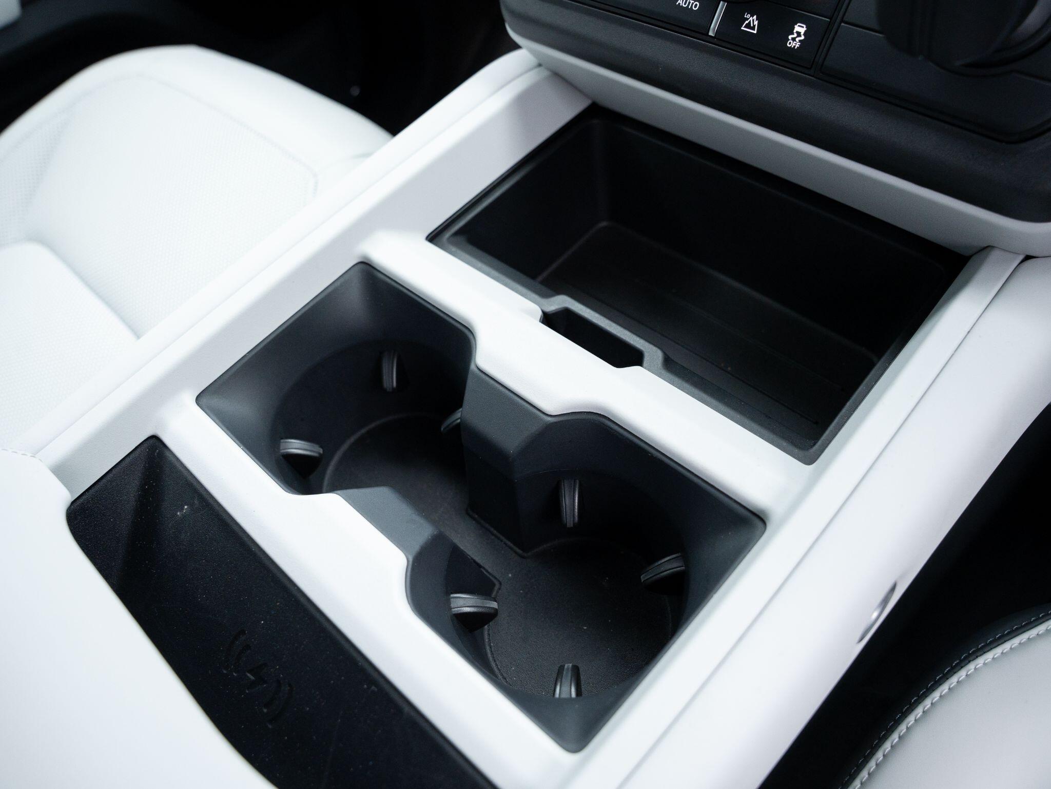 Land Rover Defender view 20