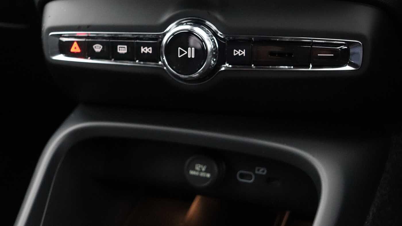 Volvo XC40 view 42