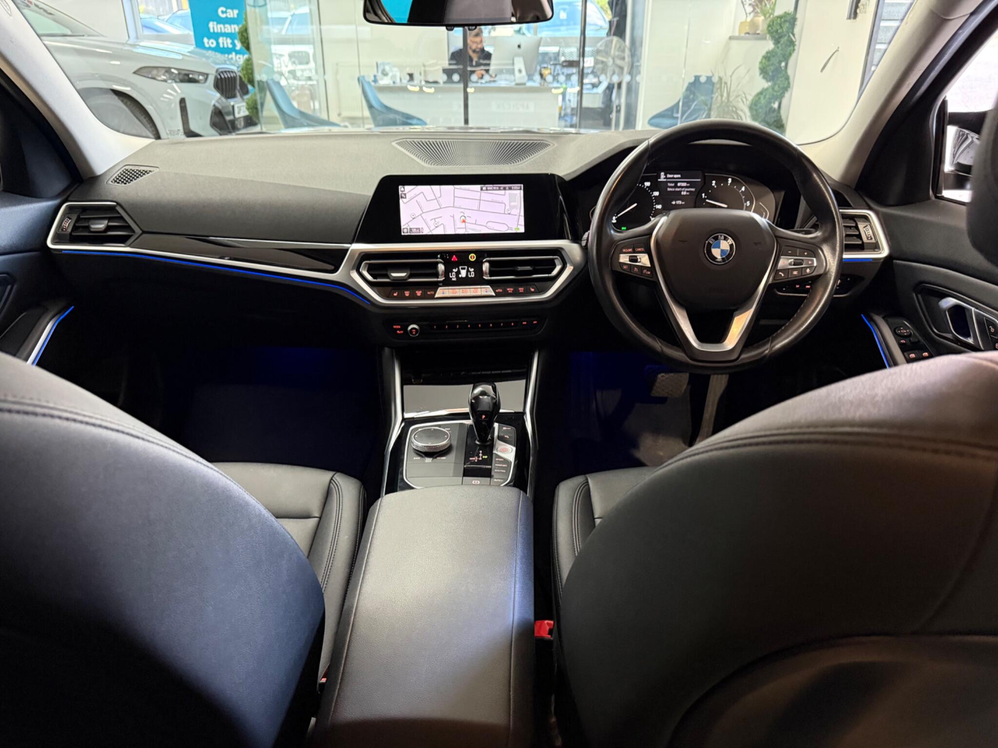 BMW 3 Series view 18