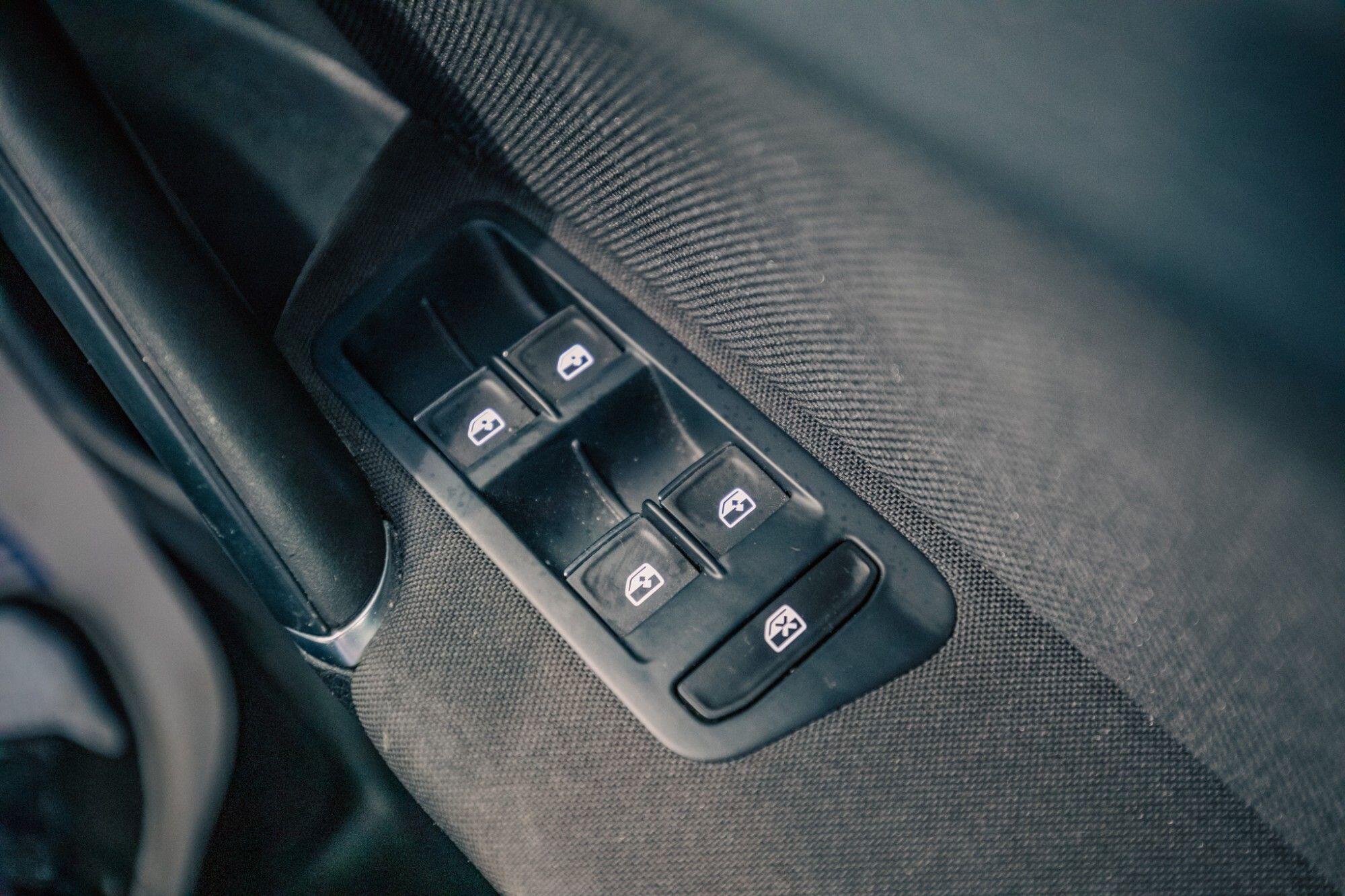 Volkswagen Golf view 12