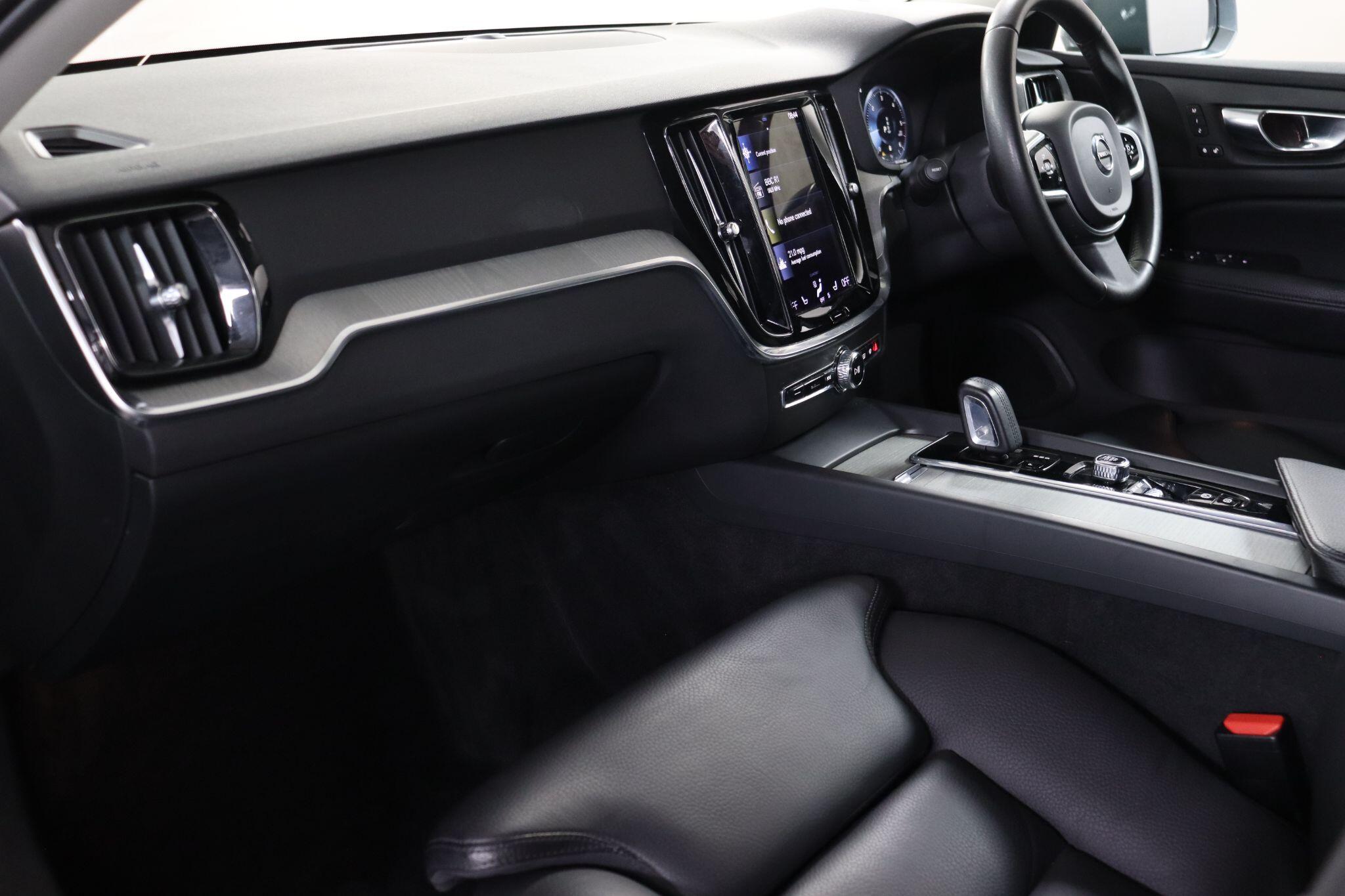 Volvo V60 Cross Country view 34