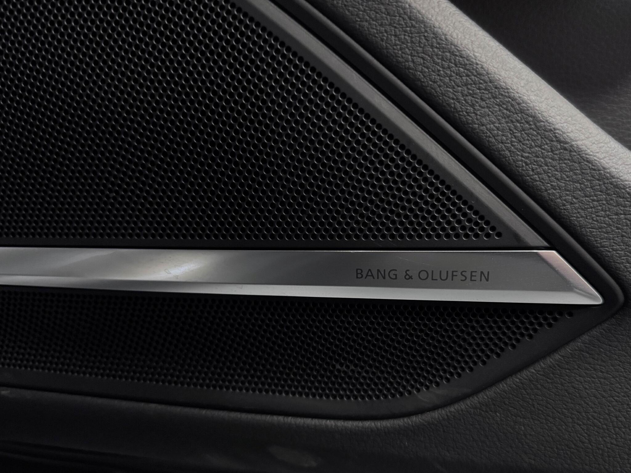 Audi A8 view 21