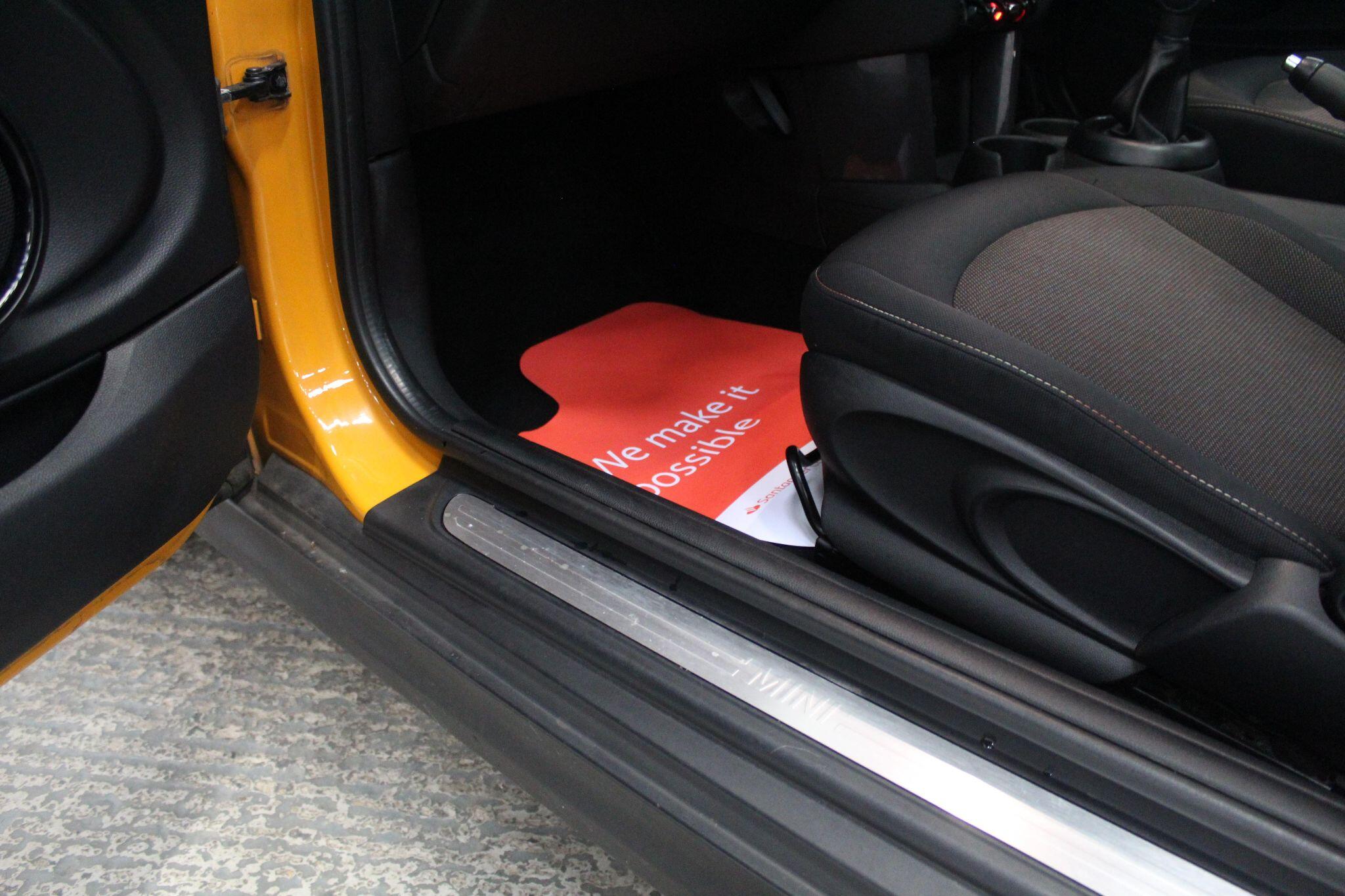 Mini Hatch view 30