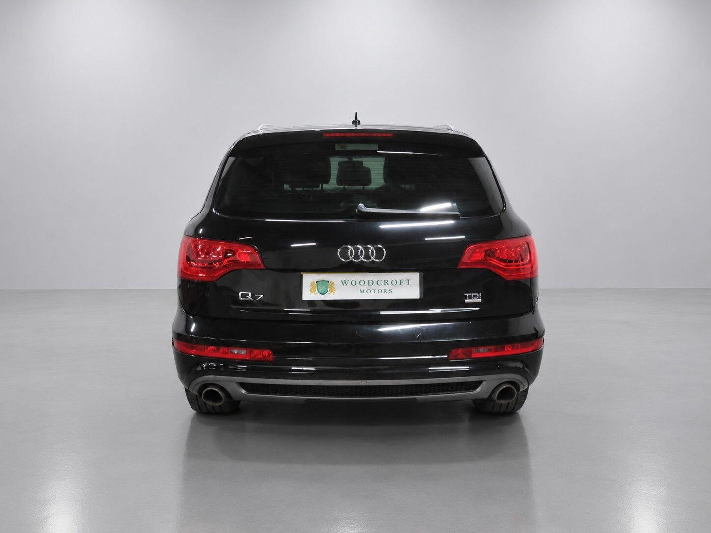 Audi Q7 view 14